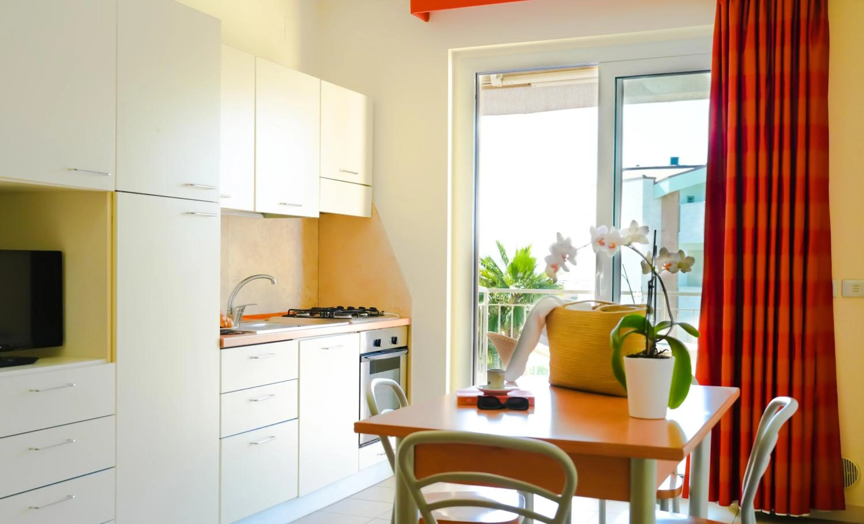 Photo of the whole room in Casa Del Mar