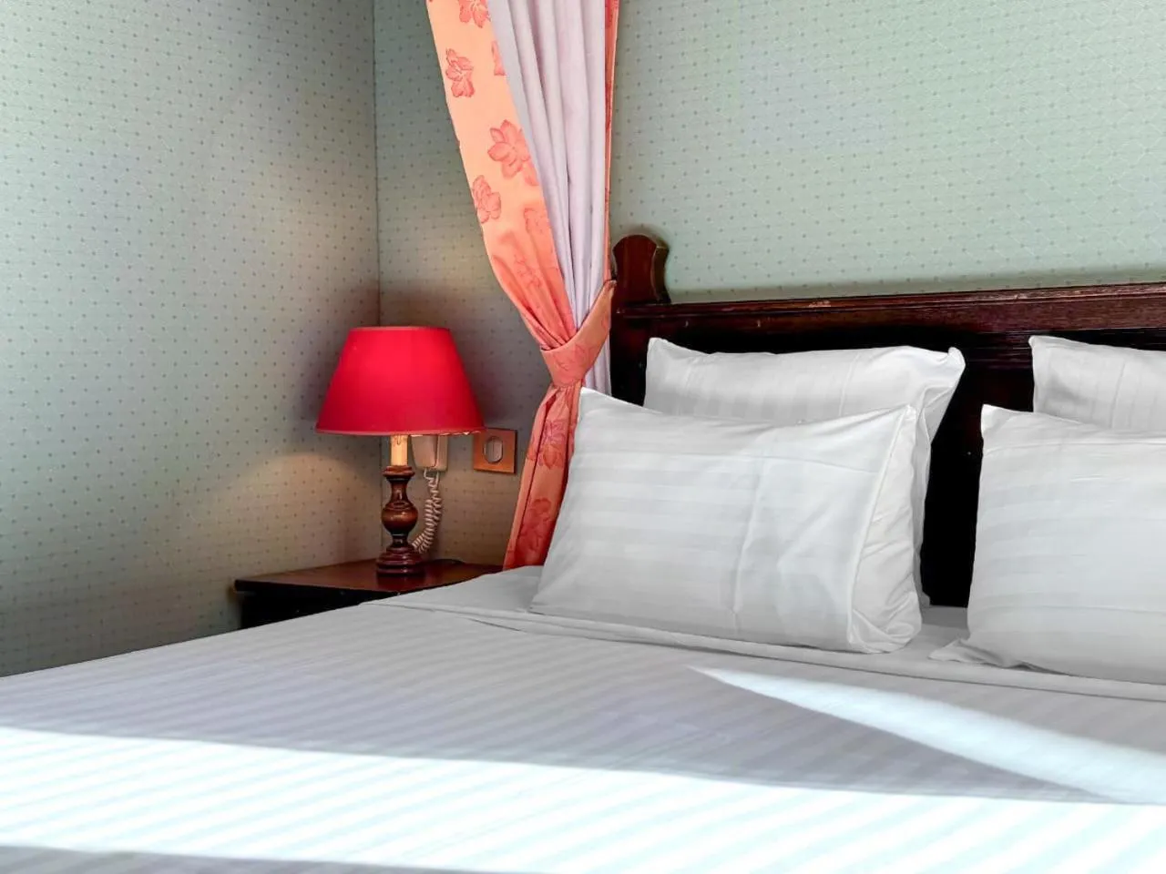 Bed in Hotel de la Bretonnerie