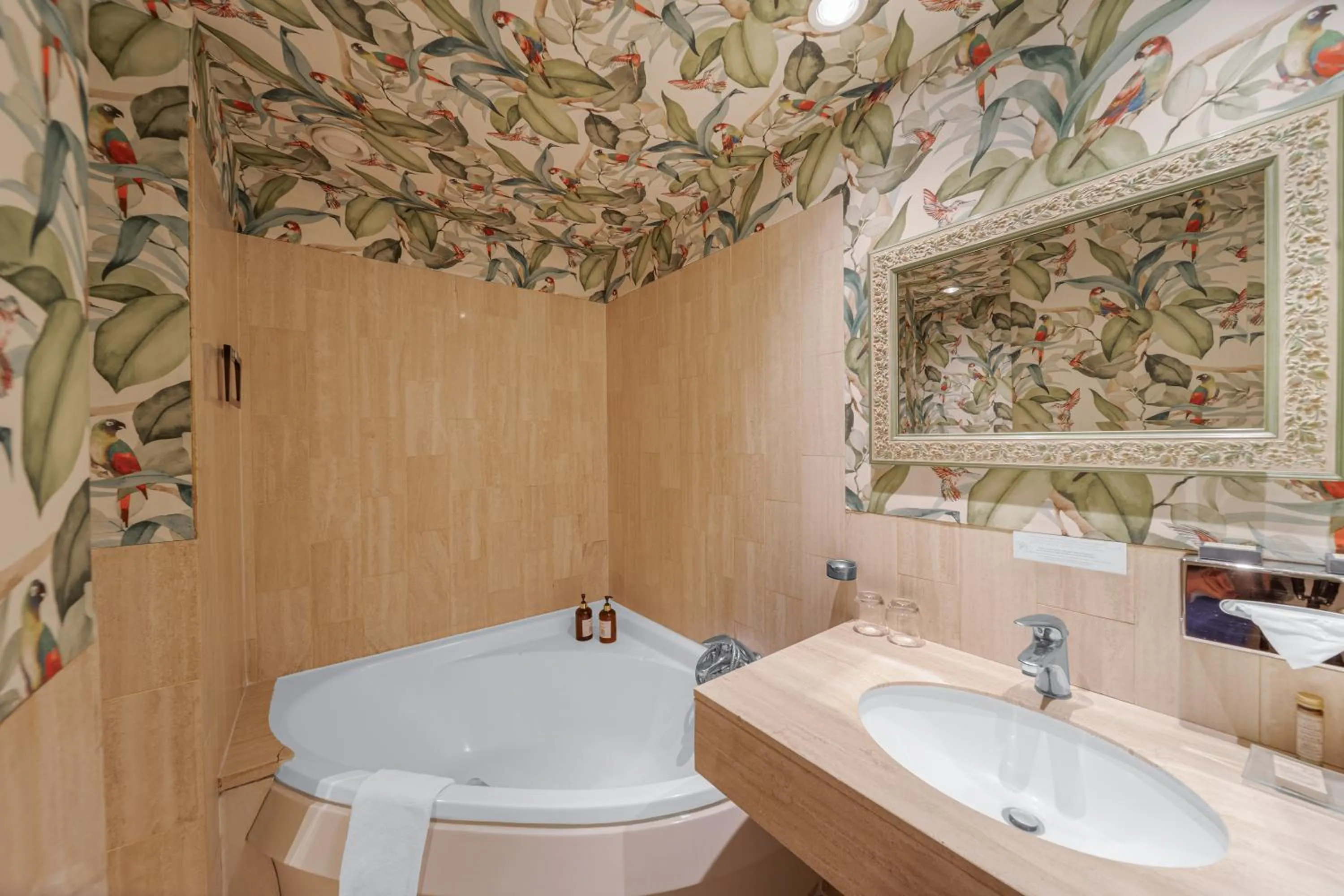 Bathroom in Hotel de la Bretonnerie