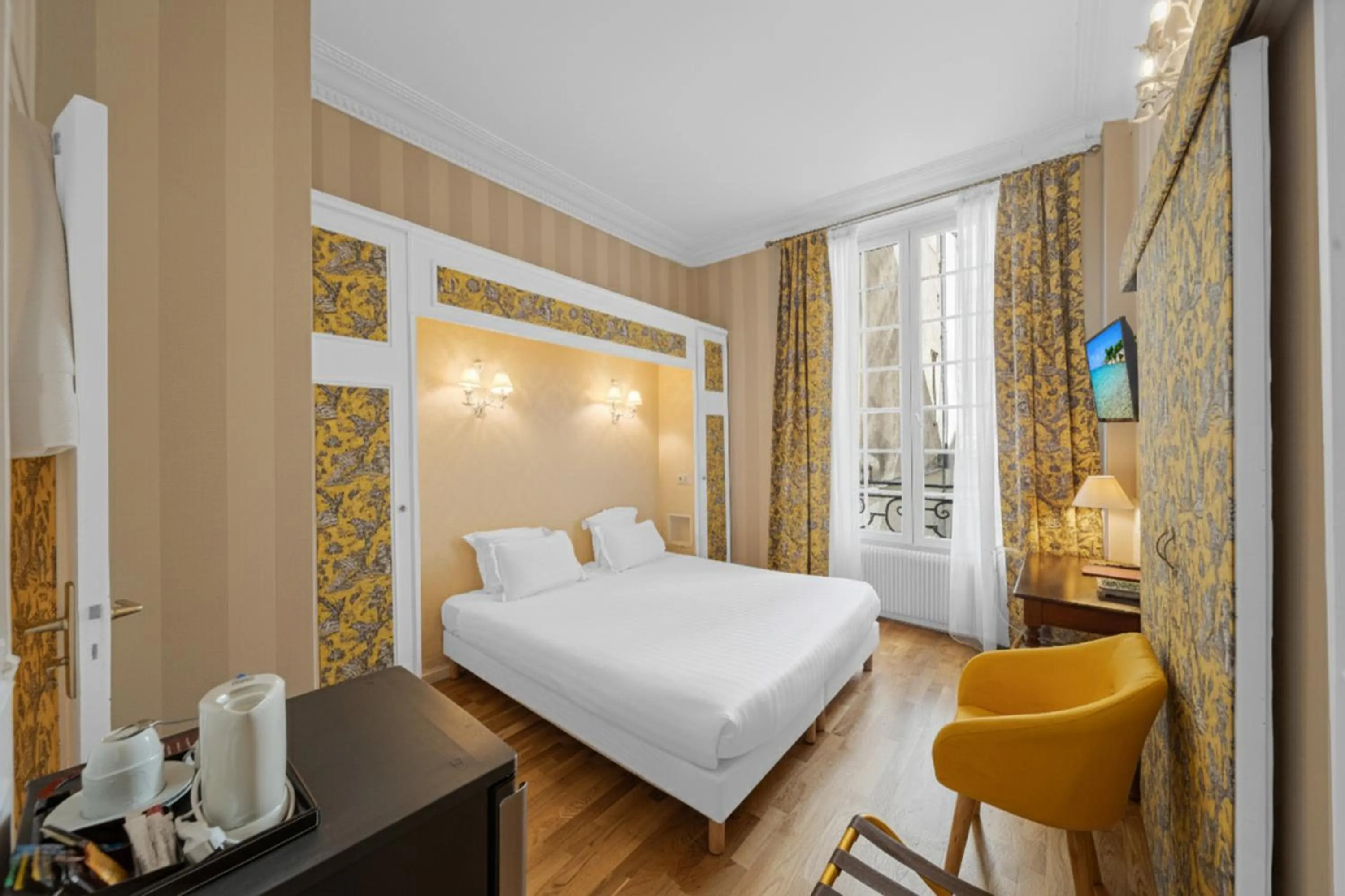 Bedroom, Bed in Hotel de la Bretonnerie