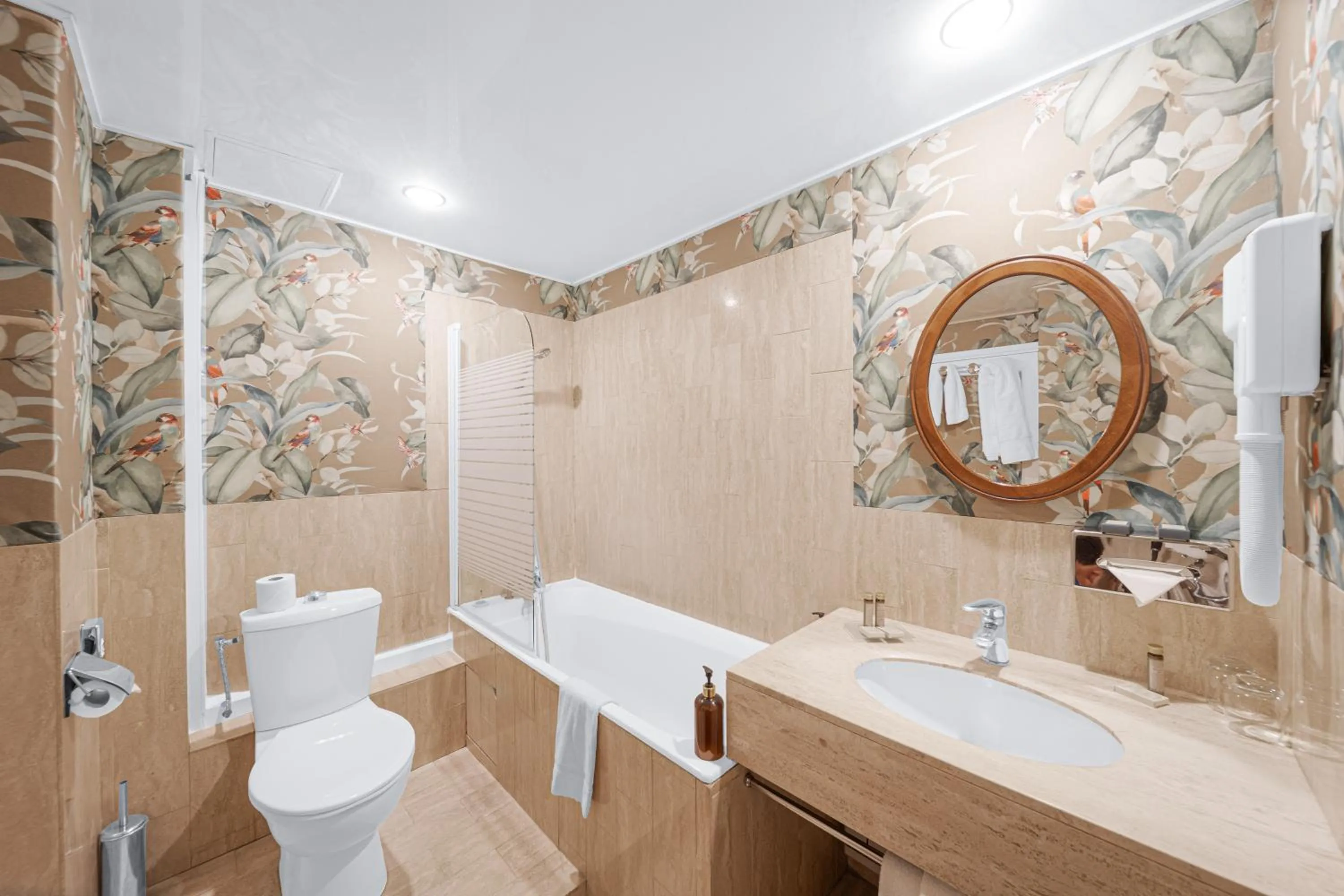 Bathroom in Hotel de la Bretonnerie