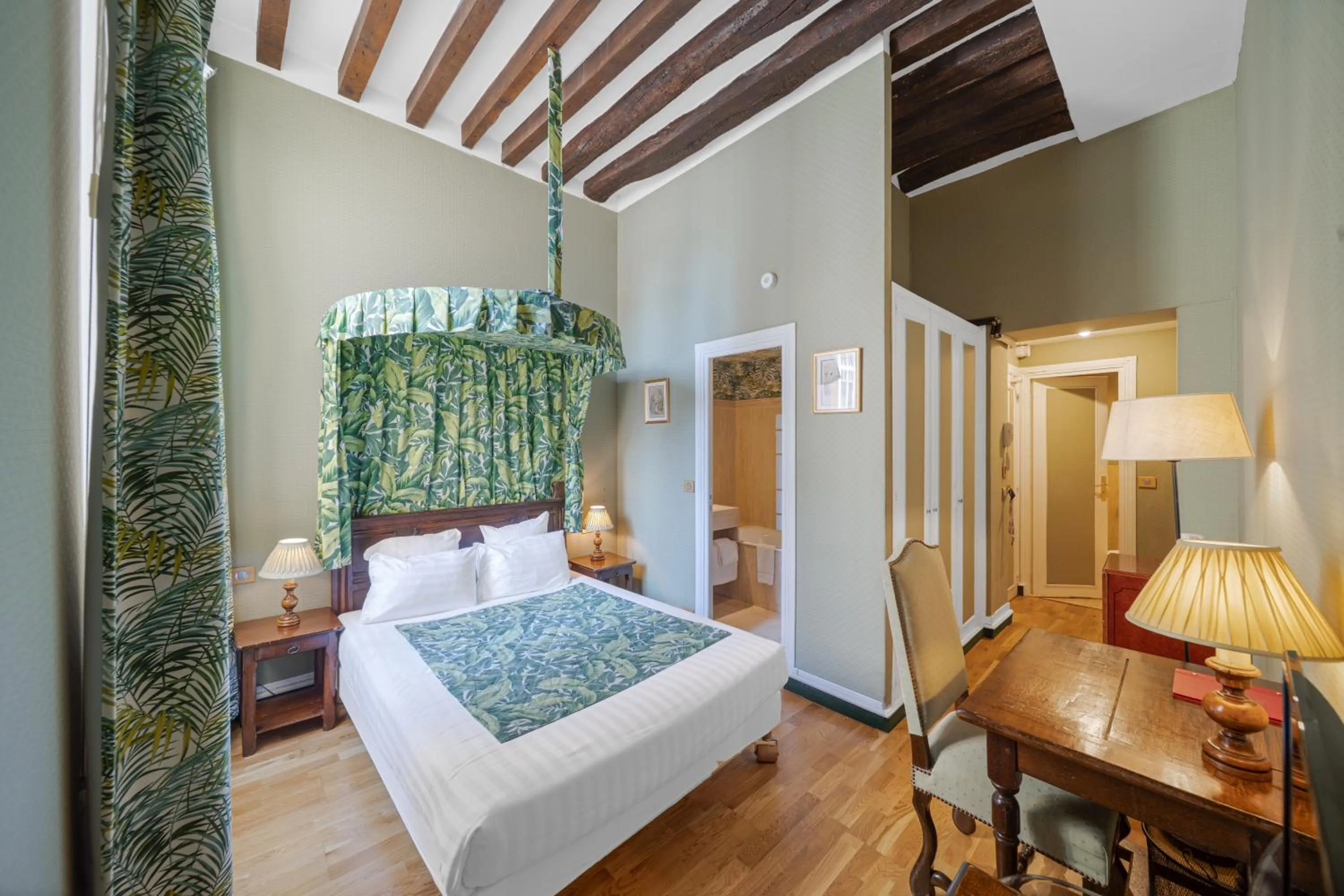 Bedroom, Bed in Hotel de la Bretonnerie