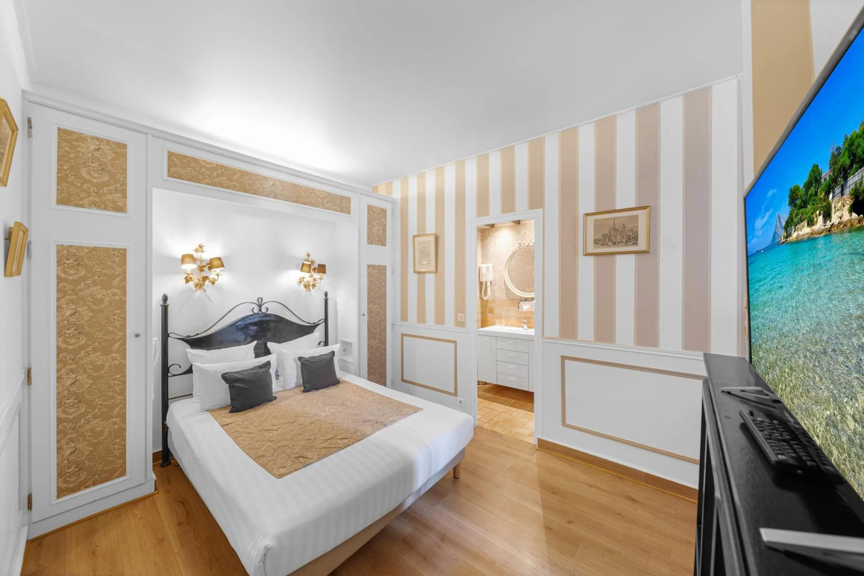 Bedroom, Bed in Hotel de la Bretonnerie