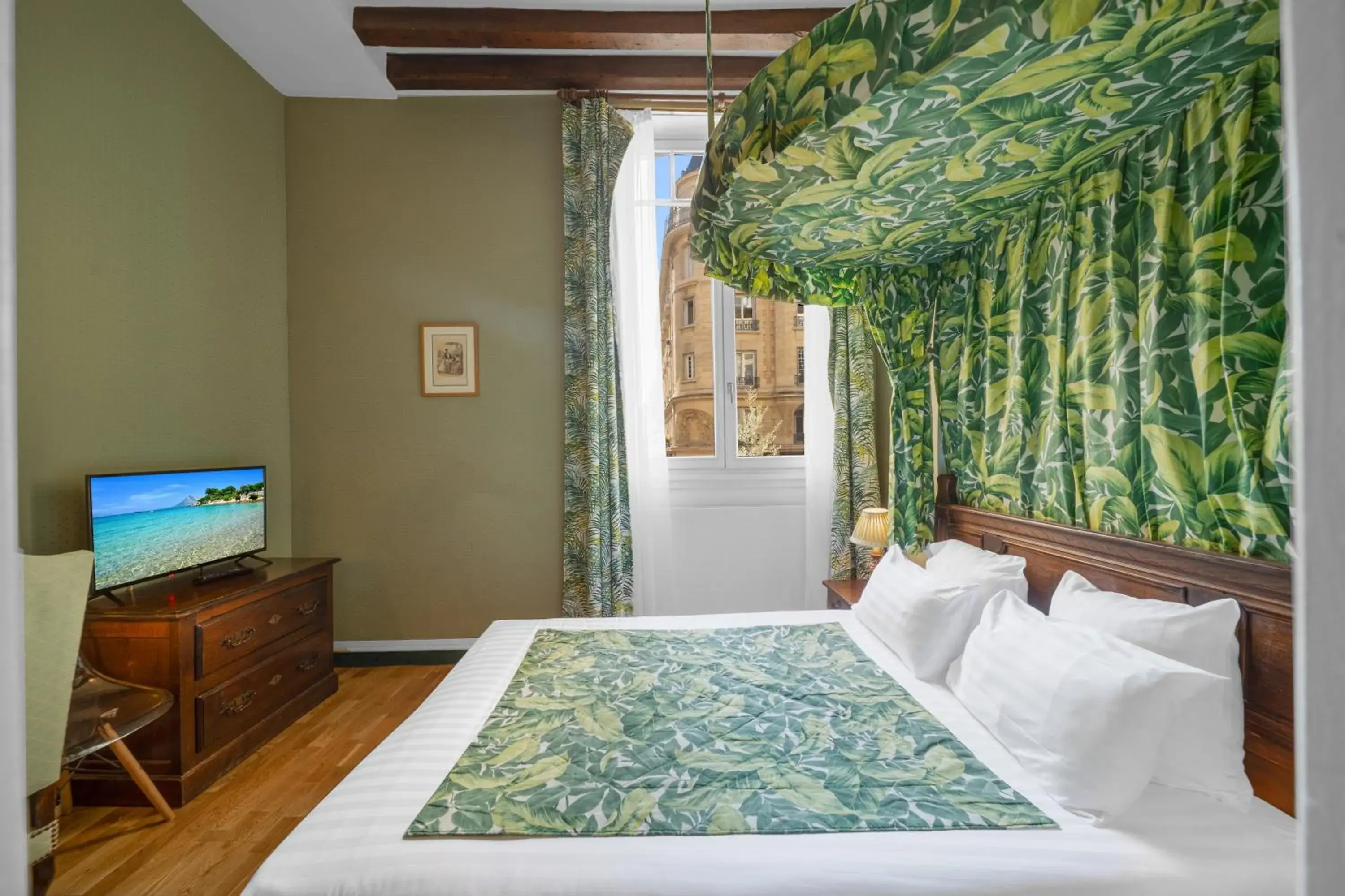 Bedroom, Bed in Hotel de la Bretonnerie Bedroom, Bed in Hotel de la Bretonnerie