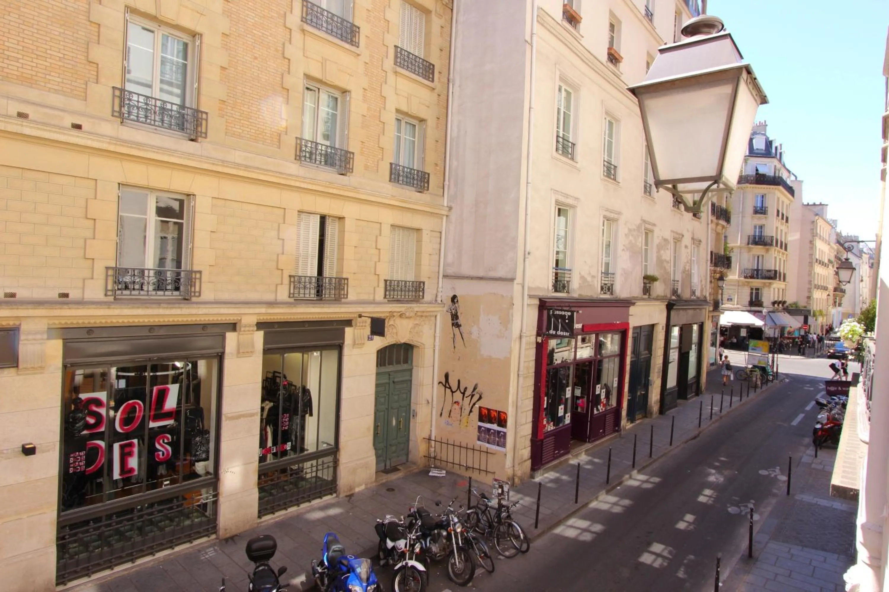 Property building in Hotel de la Bretonnerie