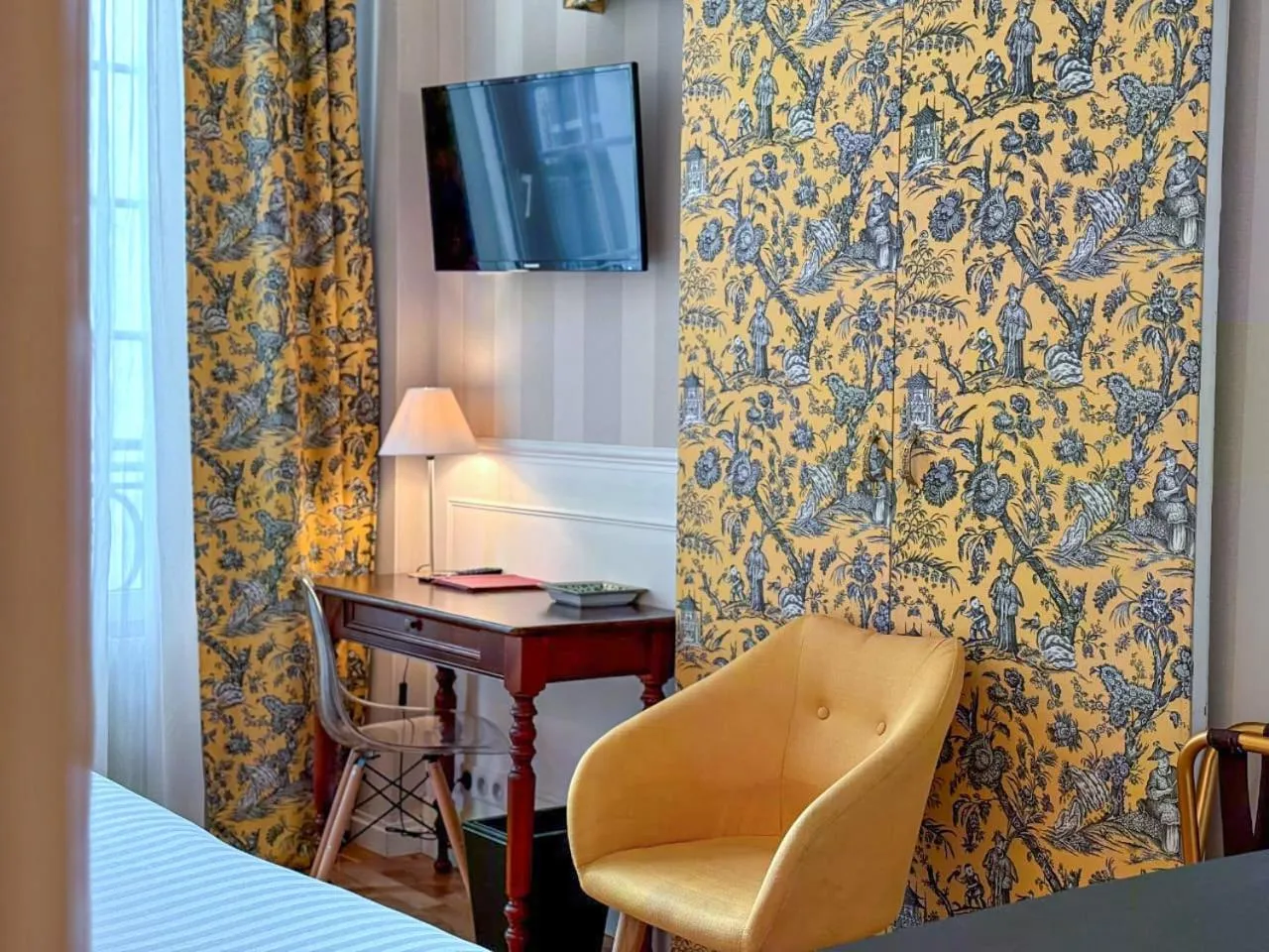 Bedroom in Hotel de la Bretonnerie