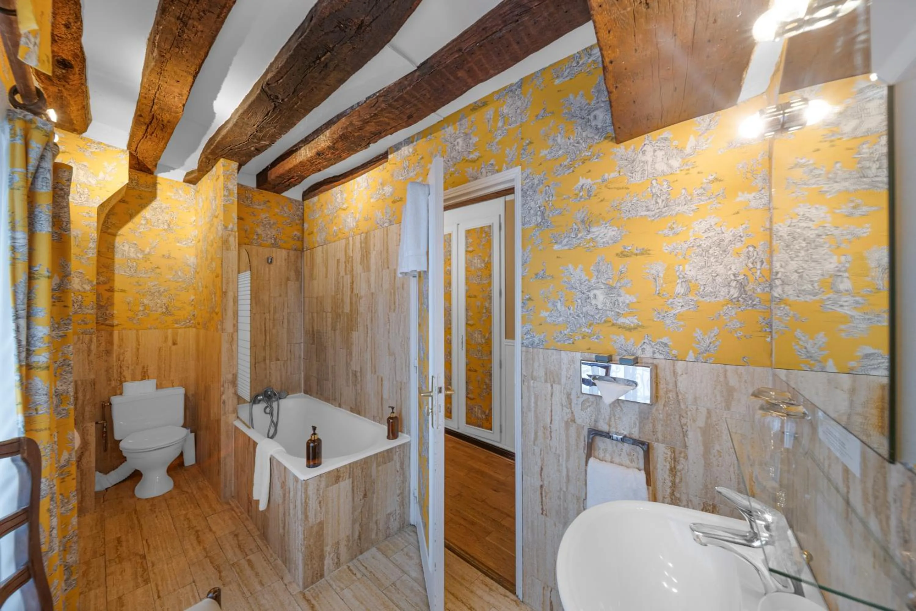 Bathroom in Hotel de la Bretonnerie