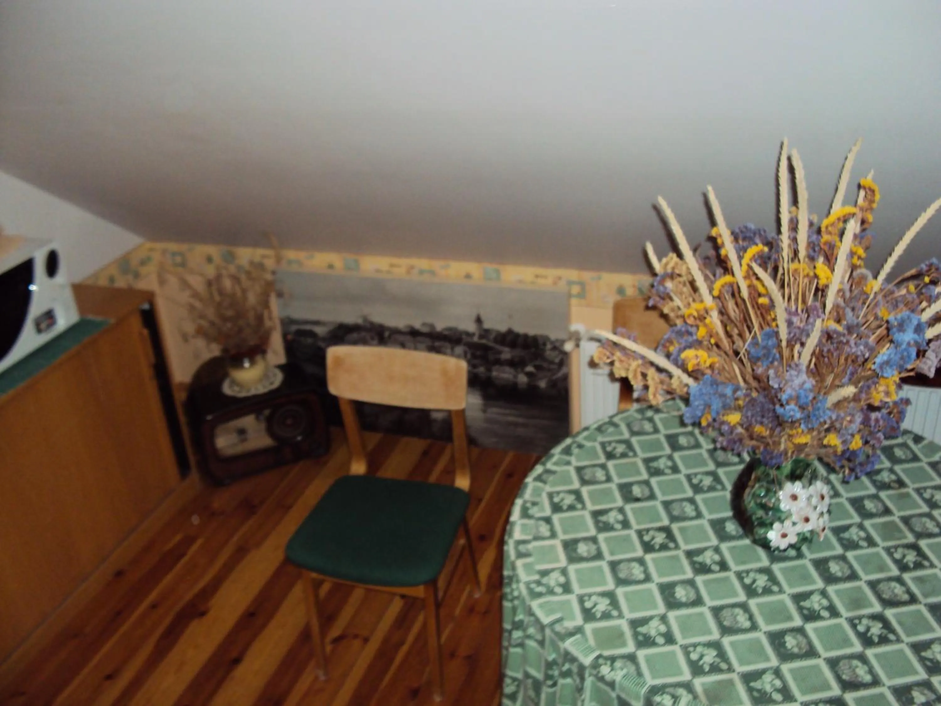 Communal lounge/ TV room, Bed in Saule