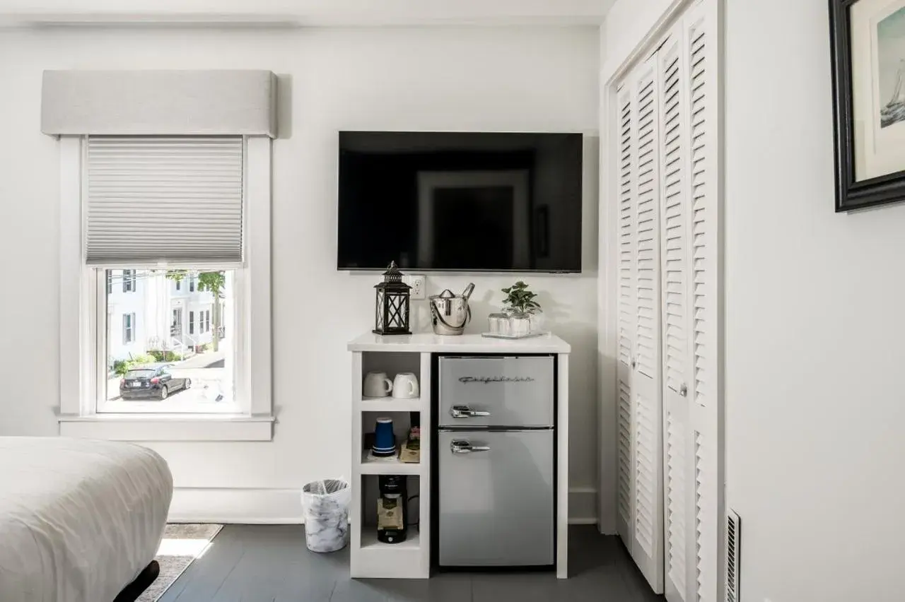 Standard Queen Room in Martin Hill Inn Standard Queen Room in Martin Hill Inn