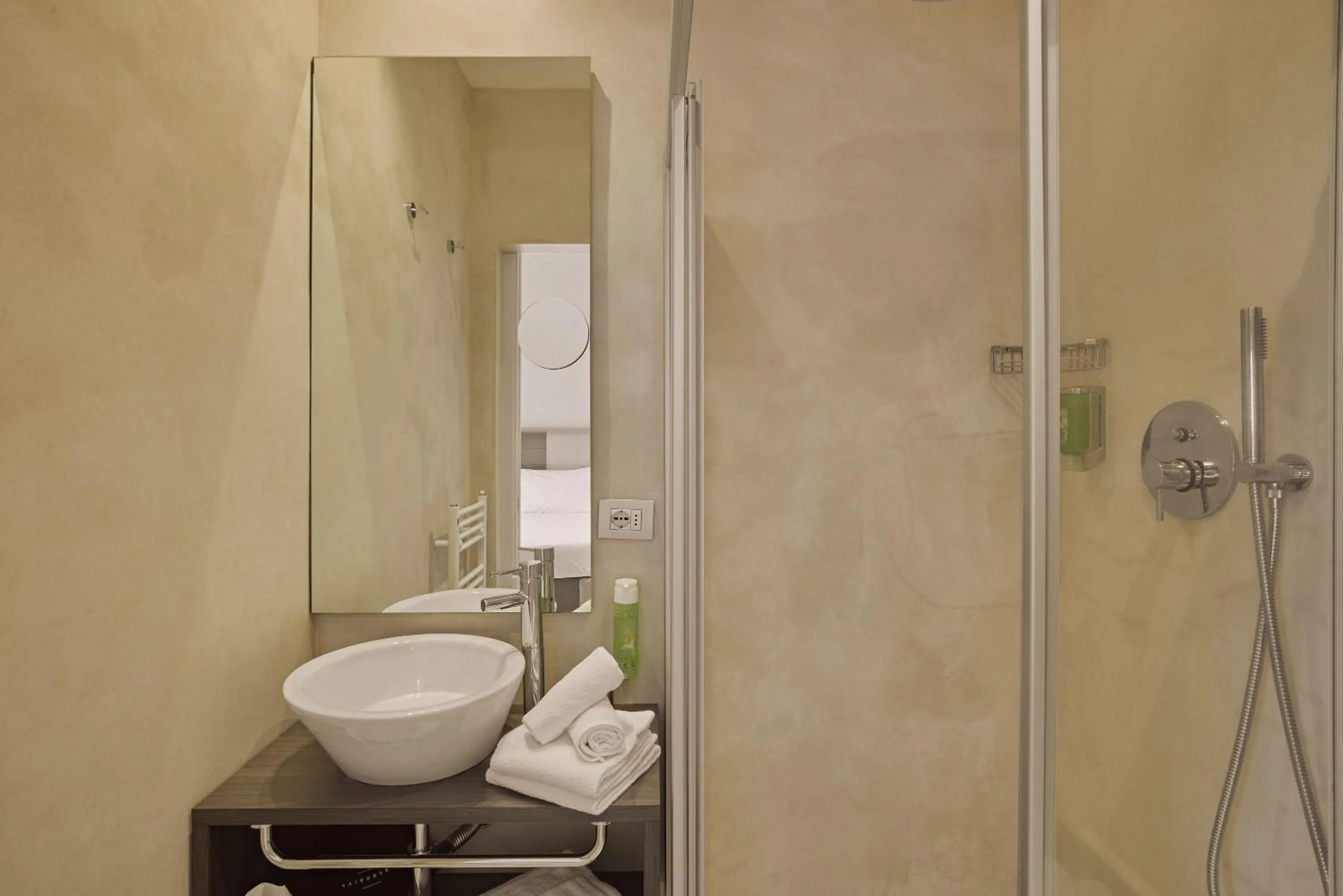 Shower in Hotel Le Mura