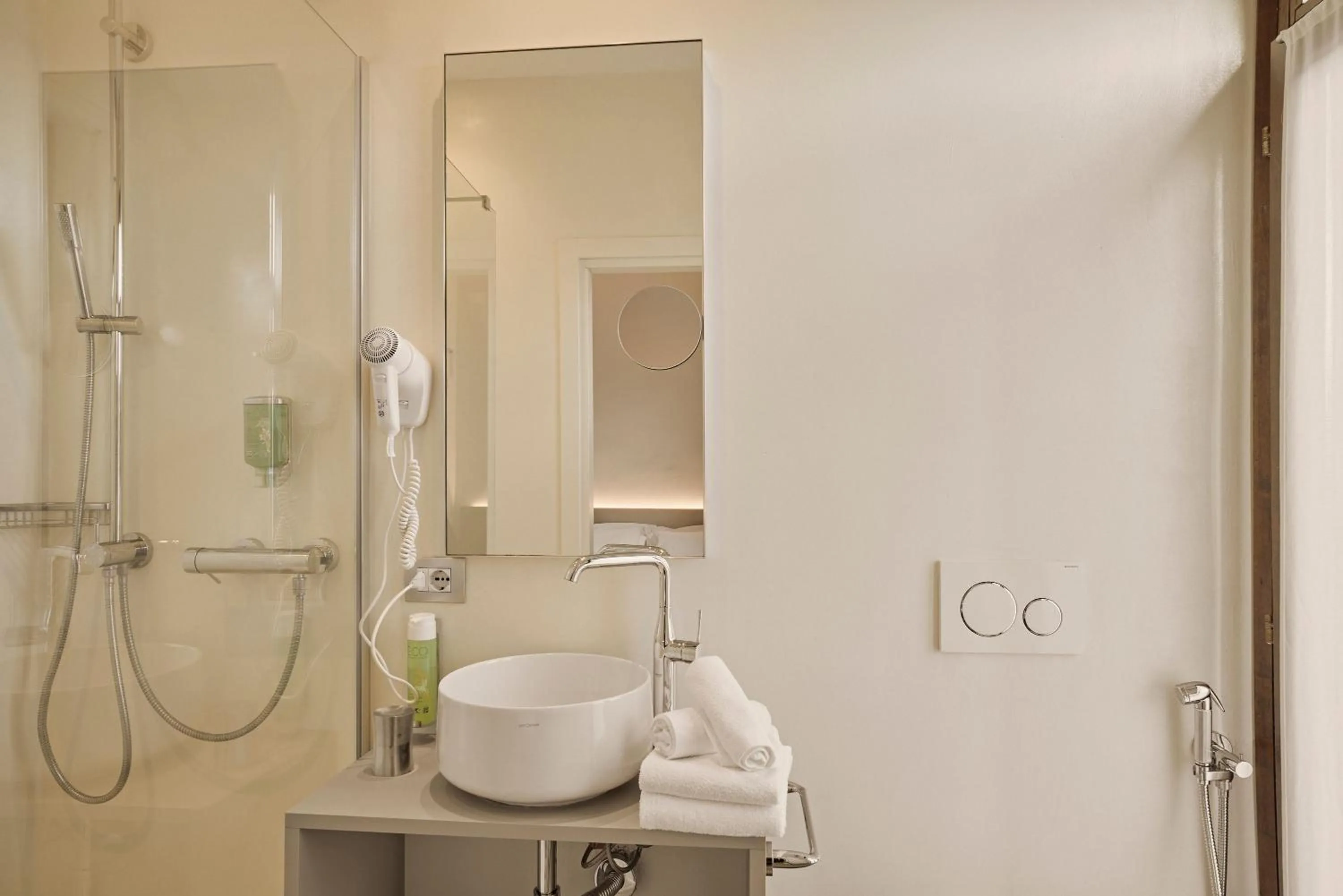 Shower in Hotel Le Mura