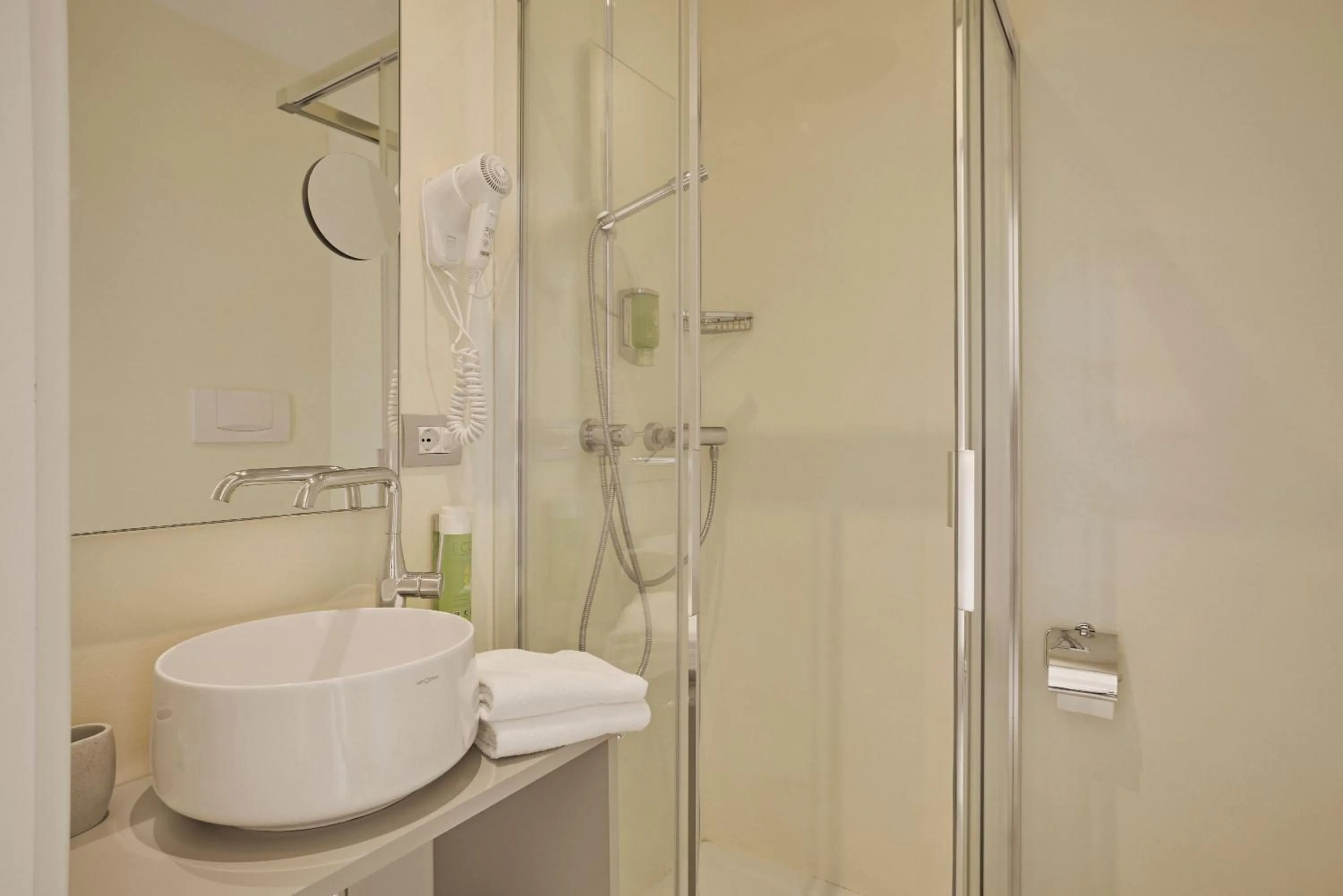 Shower in Hotel Le Mura