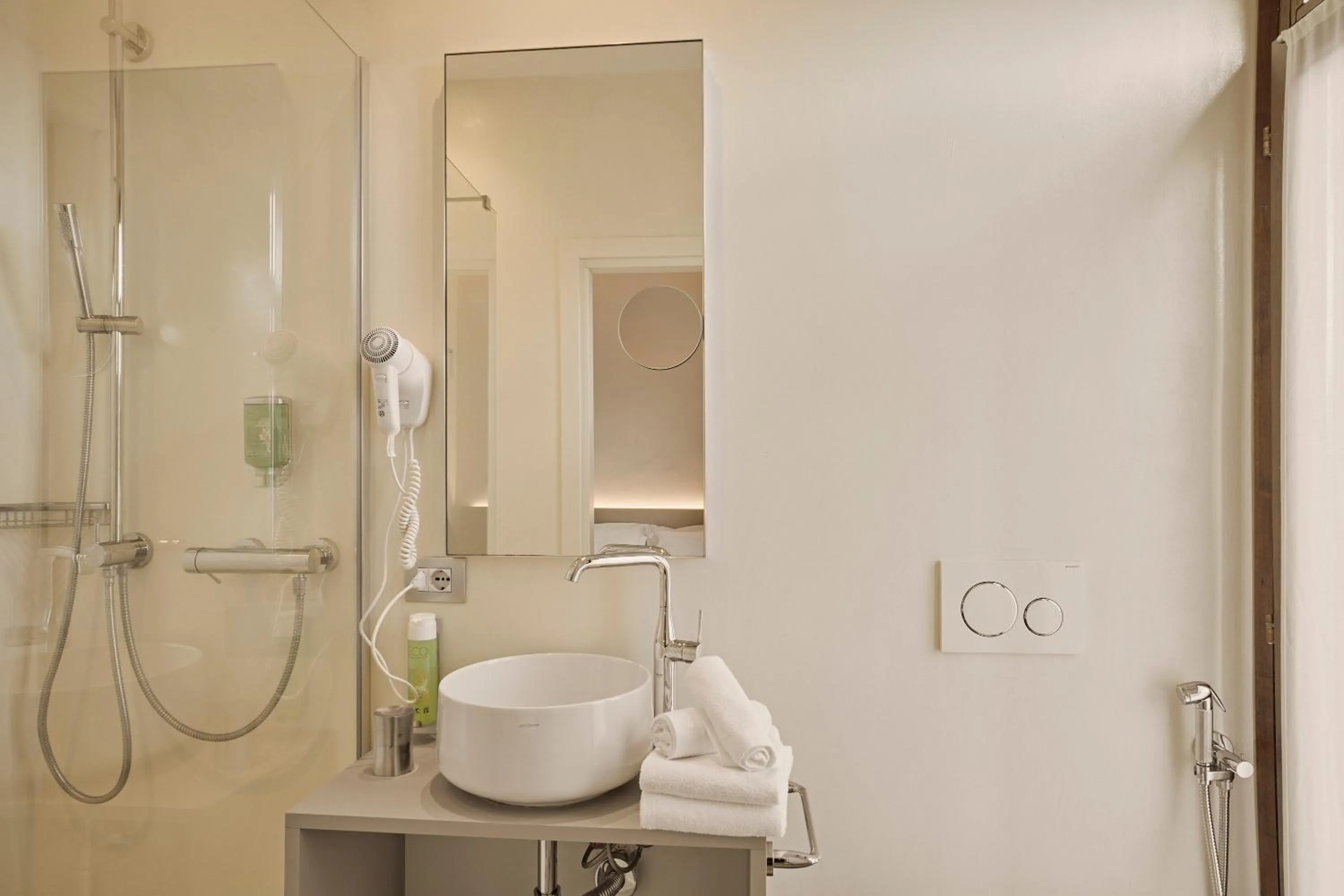 Shower in Hotel Le Mura