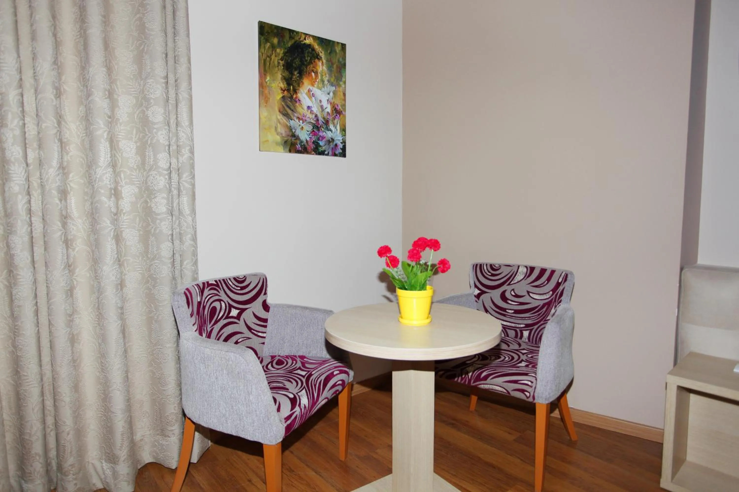 Seating area in Hotel Green