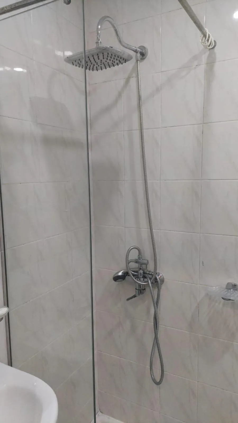 Shower in Hotel Green