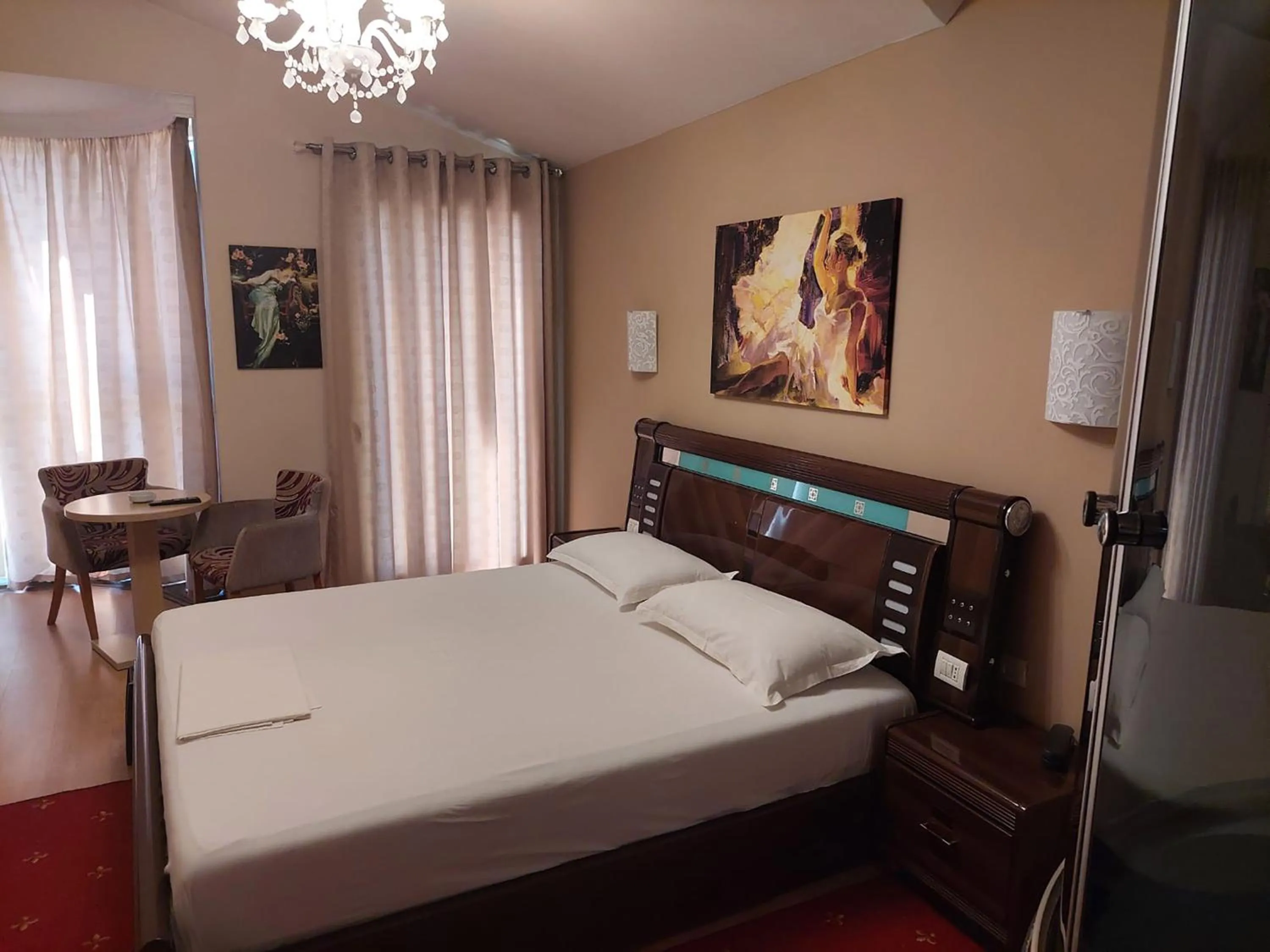 Photo of the whole room, Bed in Hotel Green