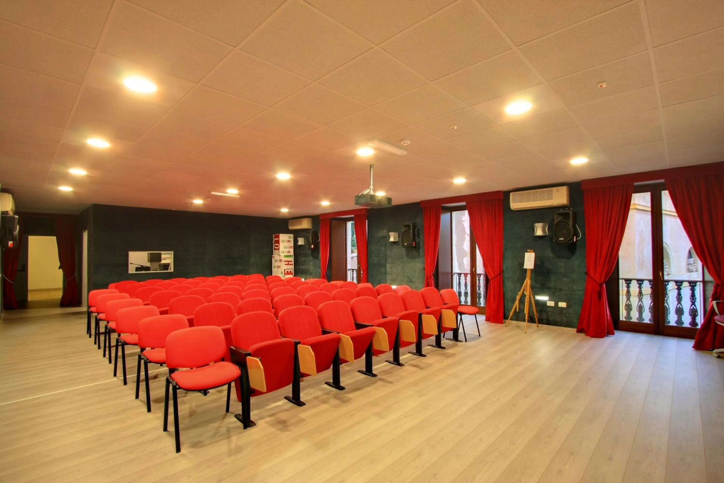 Business facilities in Hostel Marina