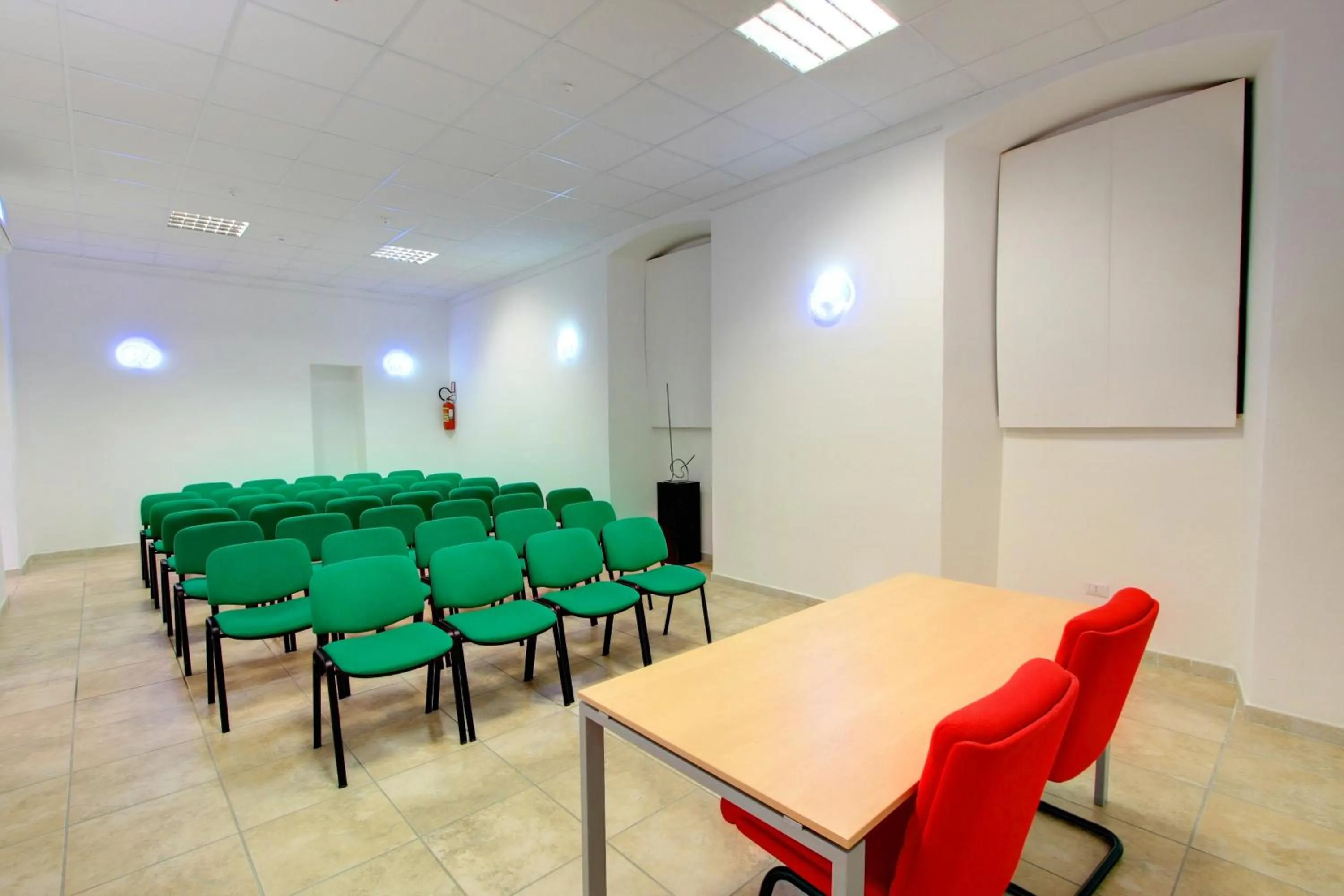 Business facilities in Hostel Marina