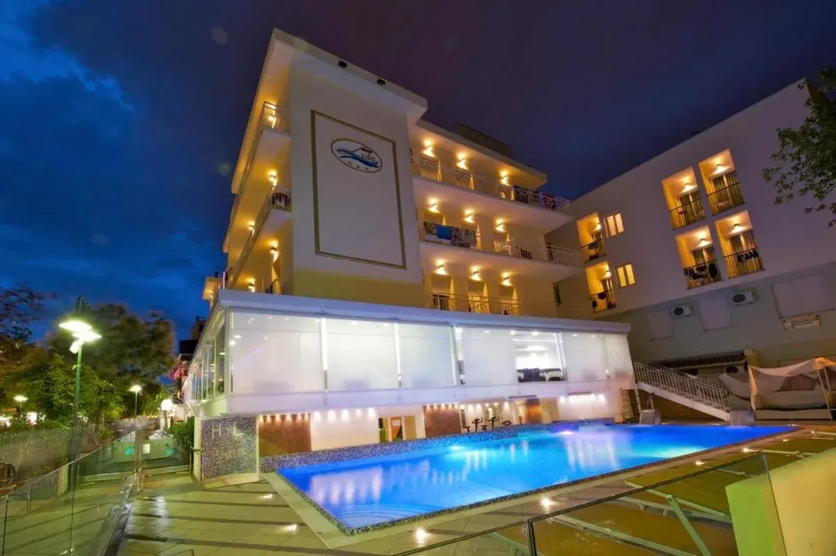 Facade/entrance, Swimming Pool in Hotel Lido