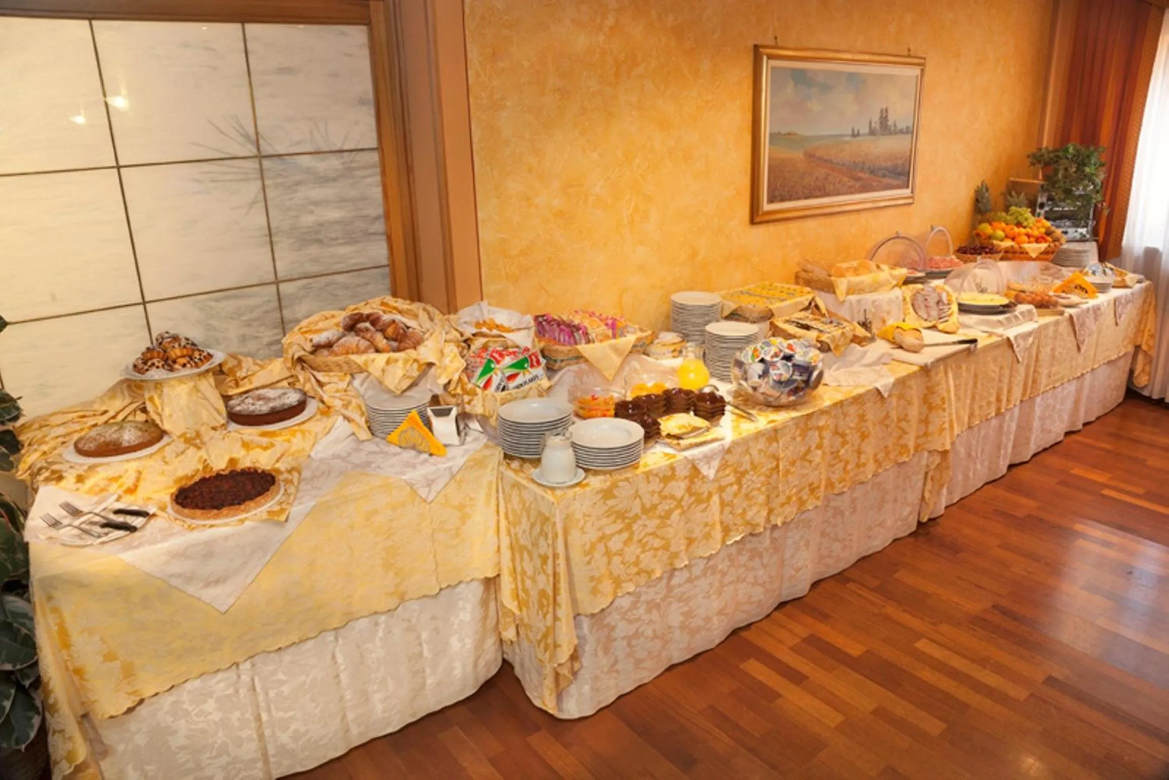 American breakfast in Hotel La Ruota