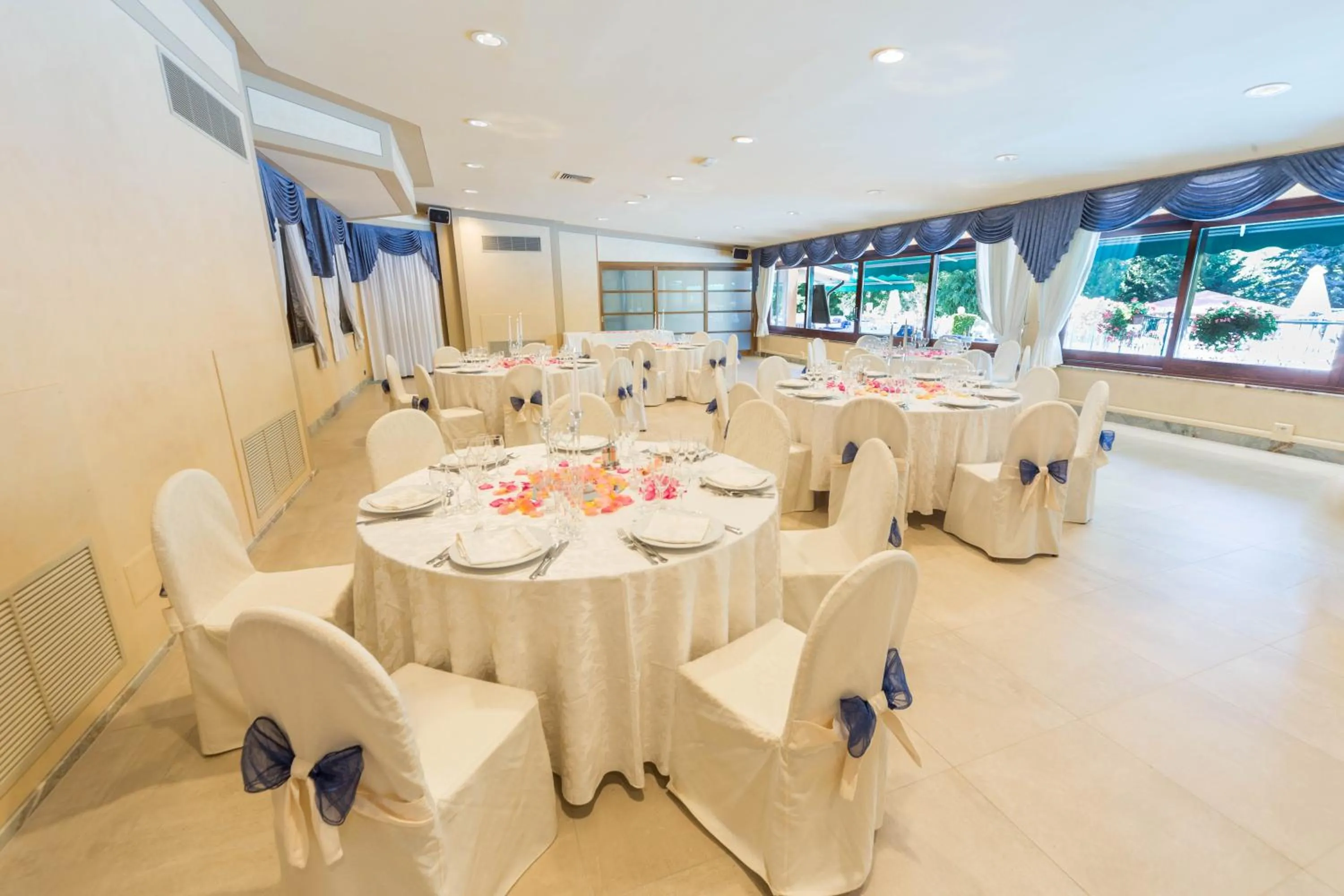 Restaurant/places to eat in Hotel La Ruota