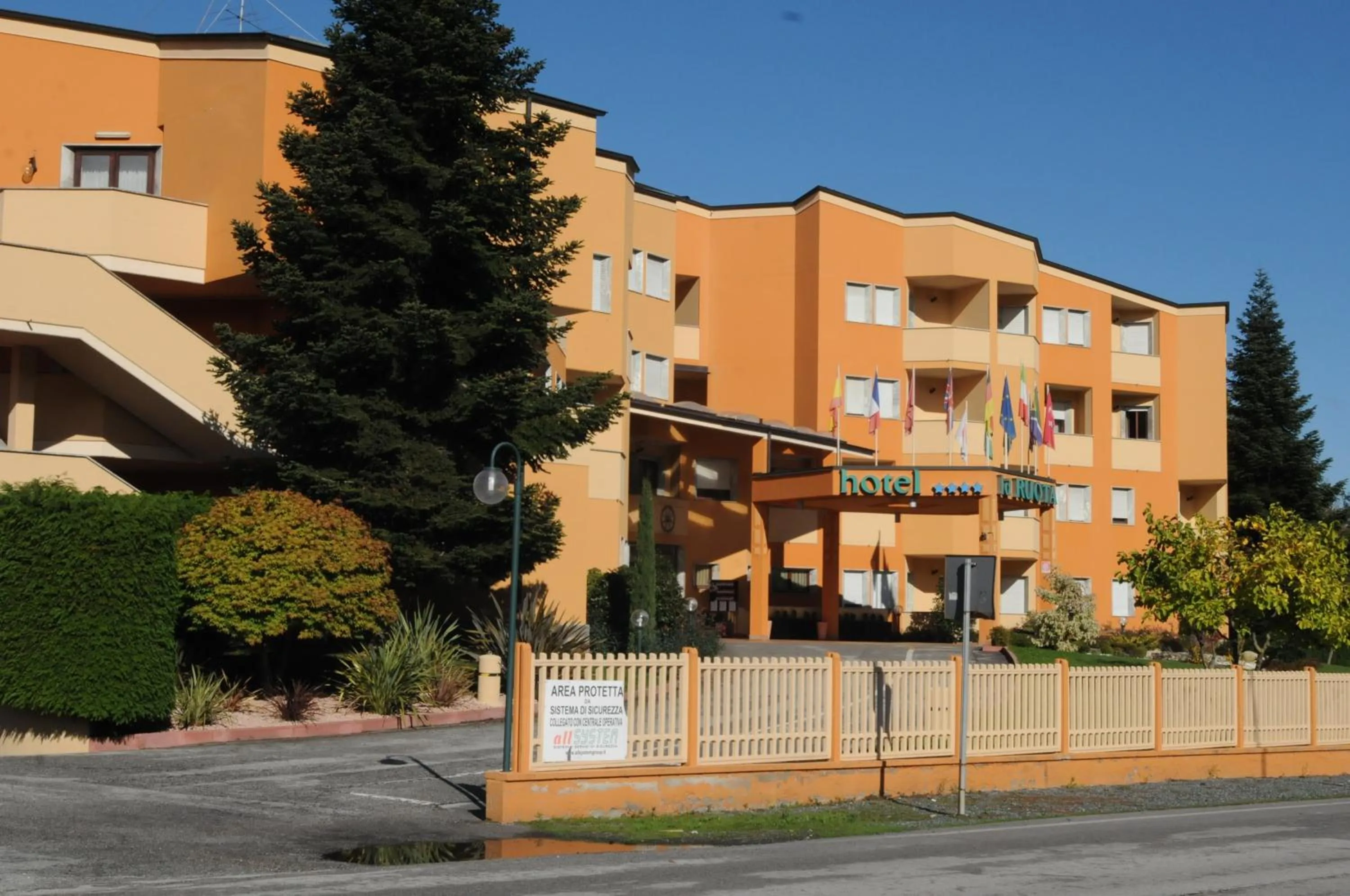 Property building in Hotel La Ruota