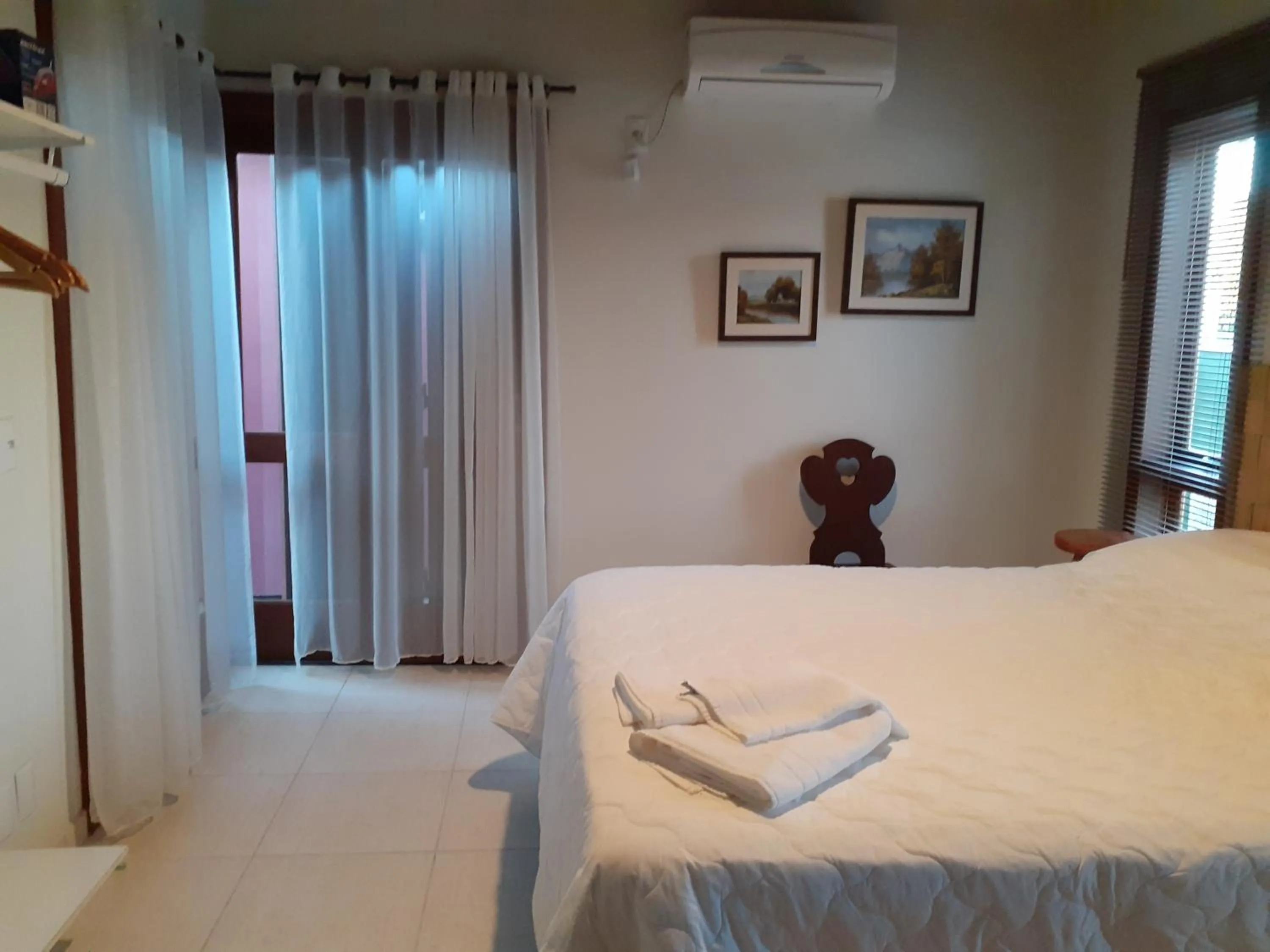 Photo of the whole room, Bed in Vila Figueiredo das Donas