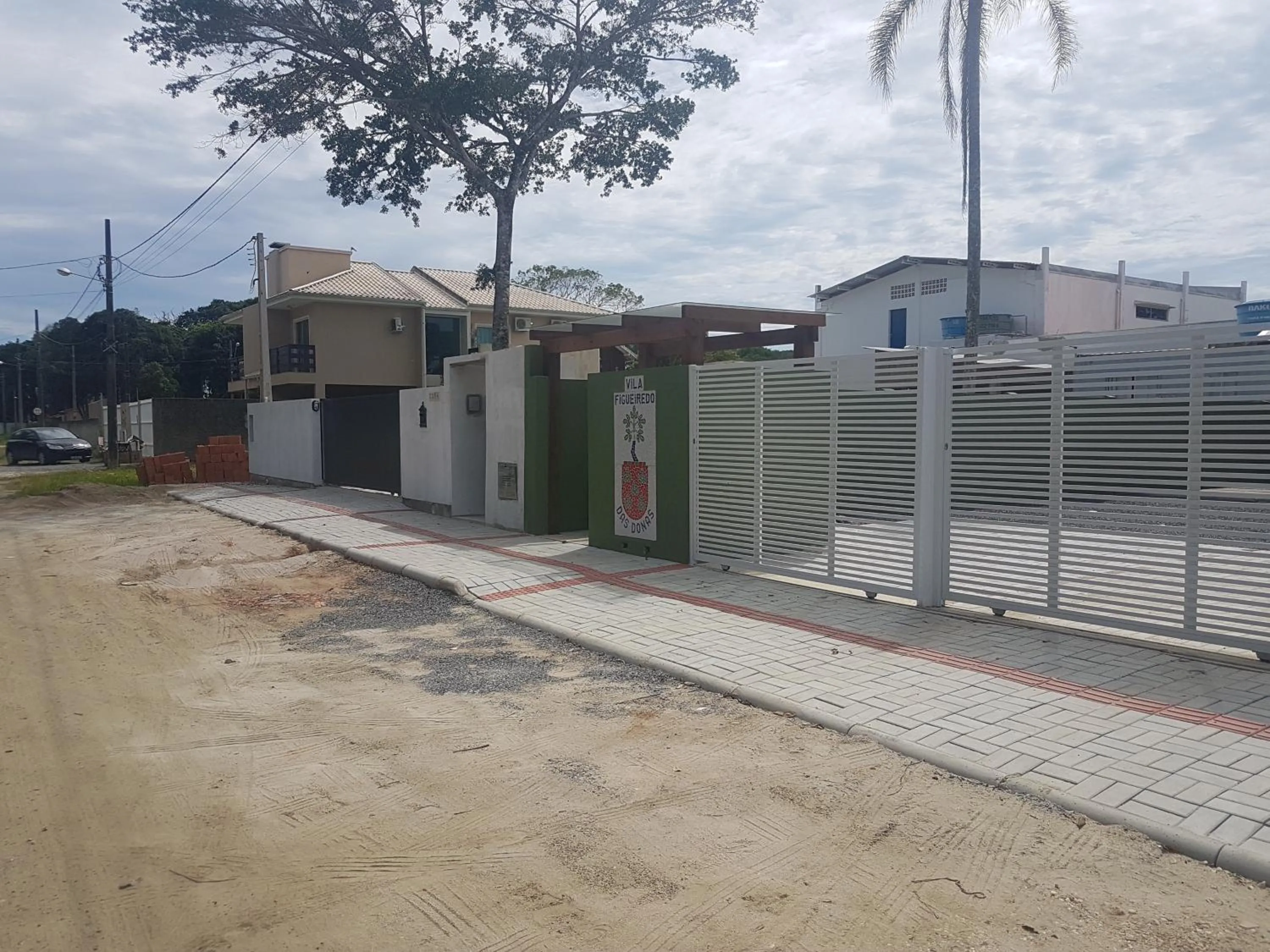 Property building in Vila Figueiredo das Donas