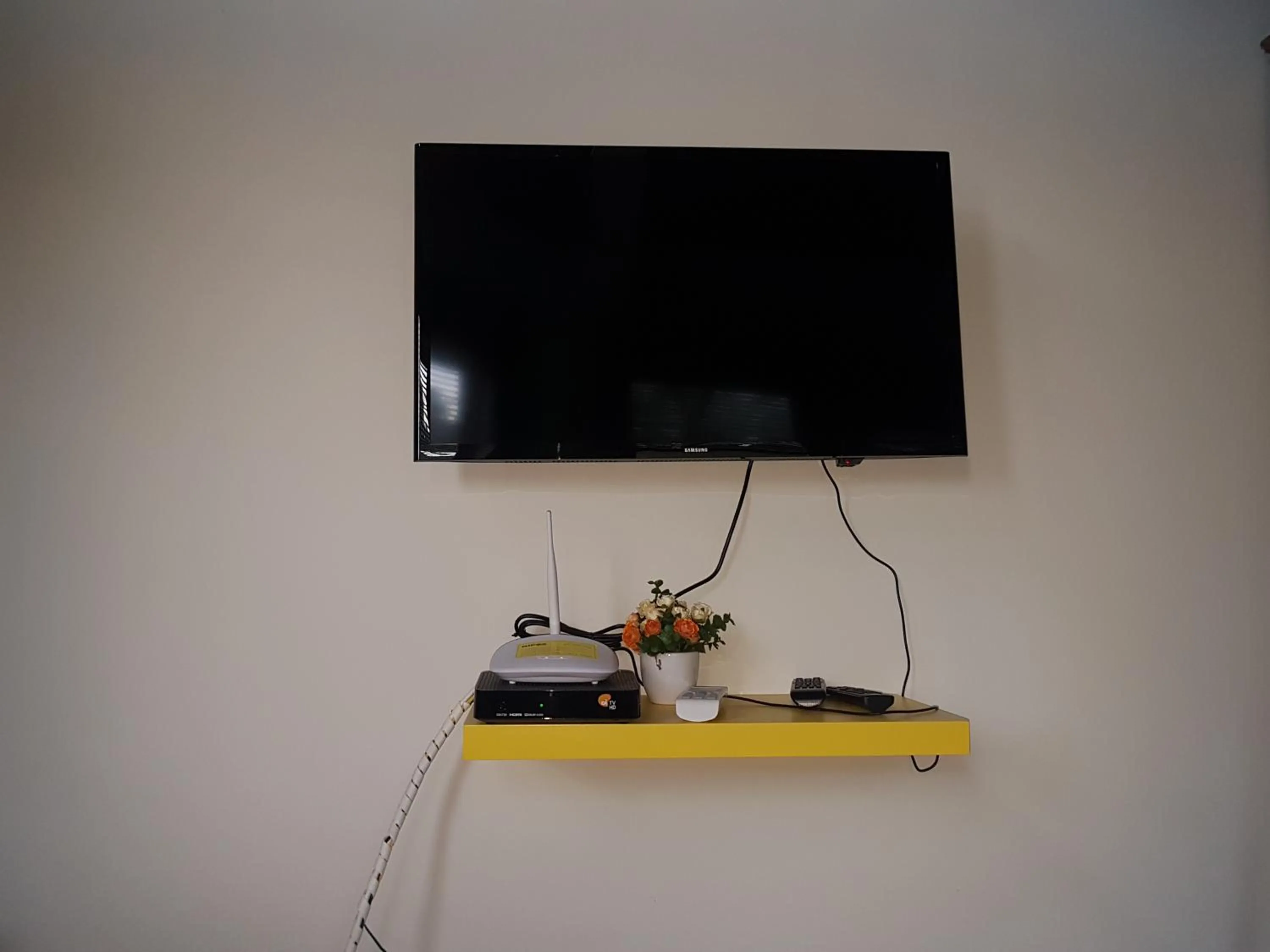 TV and multimedia in Vila Figueiredo das Donas