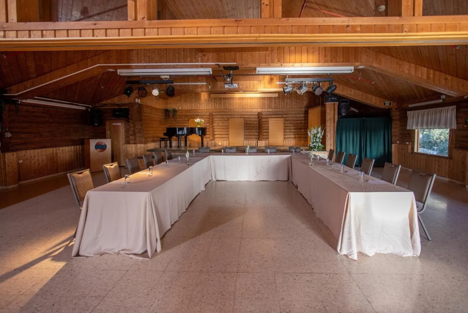 Meeting/conference room in Logos hotel in Yad Hashmona