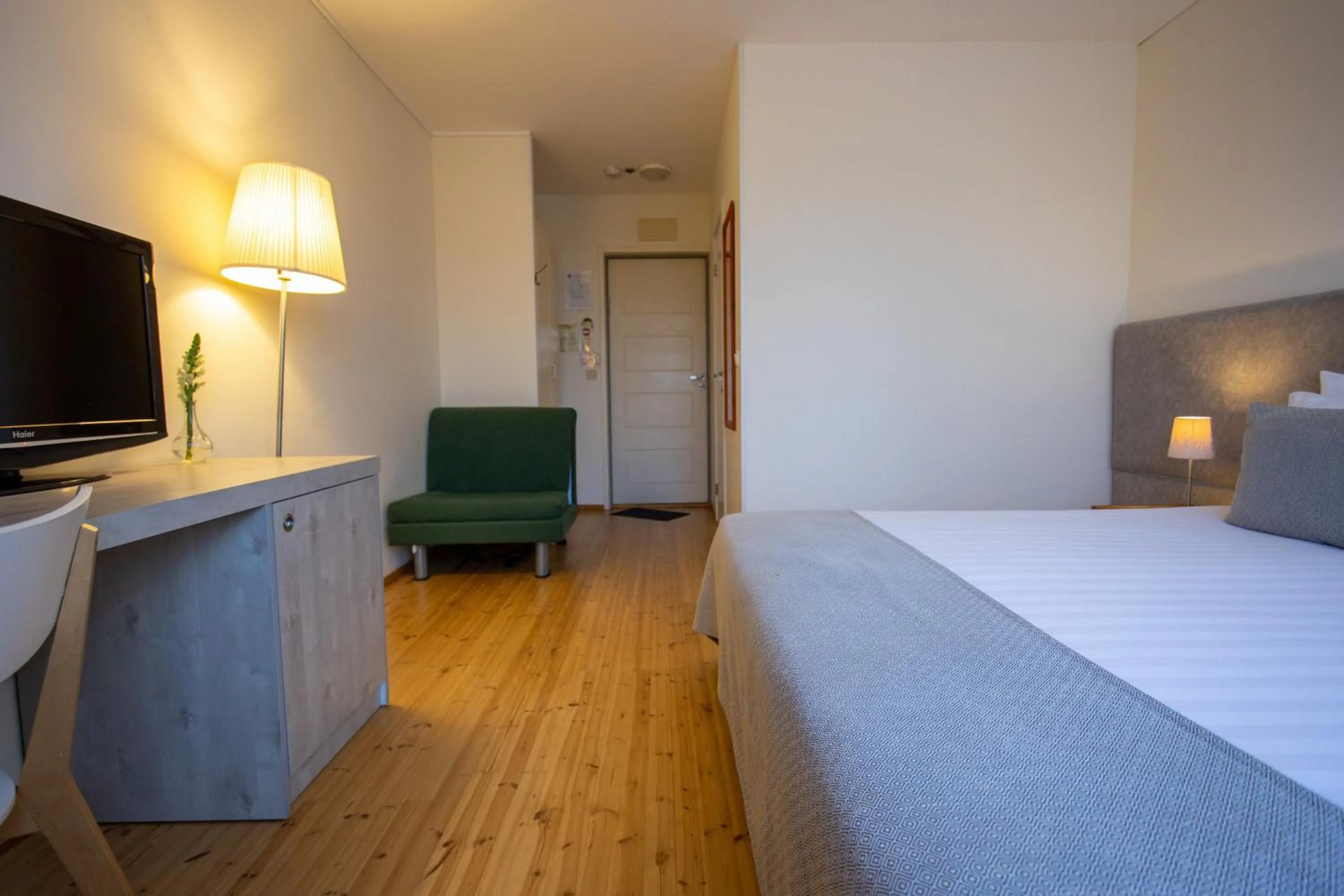 Property building, Bed in Logos hotel in Yad Hashmona