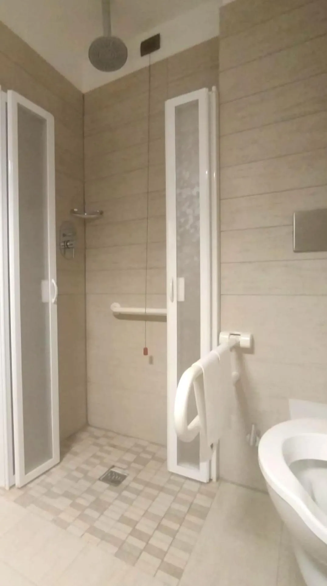 Shower in Domina Milano Fiera