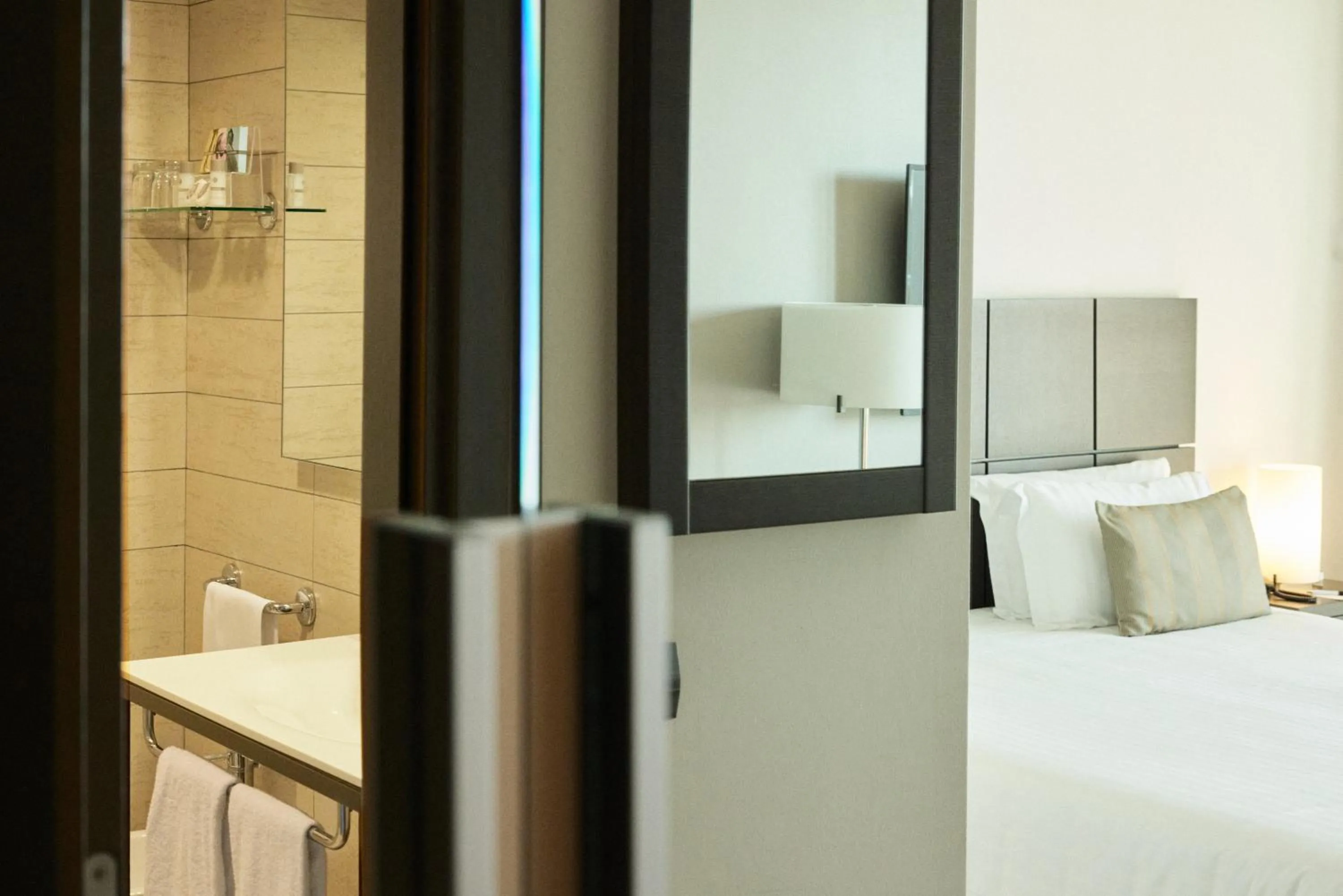 Bathroom, Bed in Domina Milano Fiera