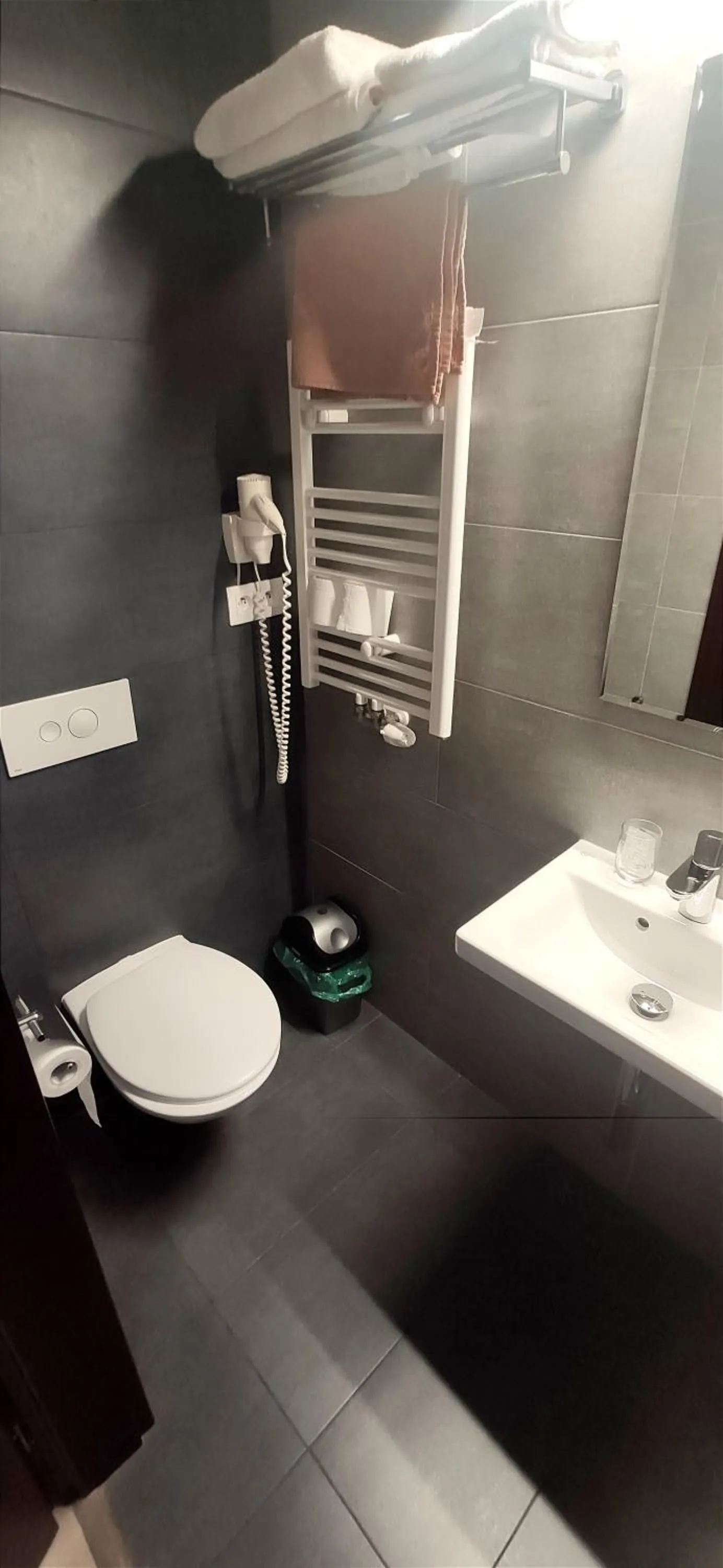 Sun-House Pension - ParkingFree Limited spaces-