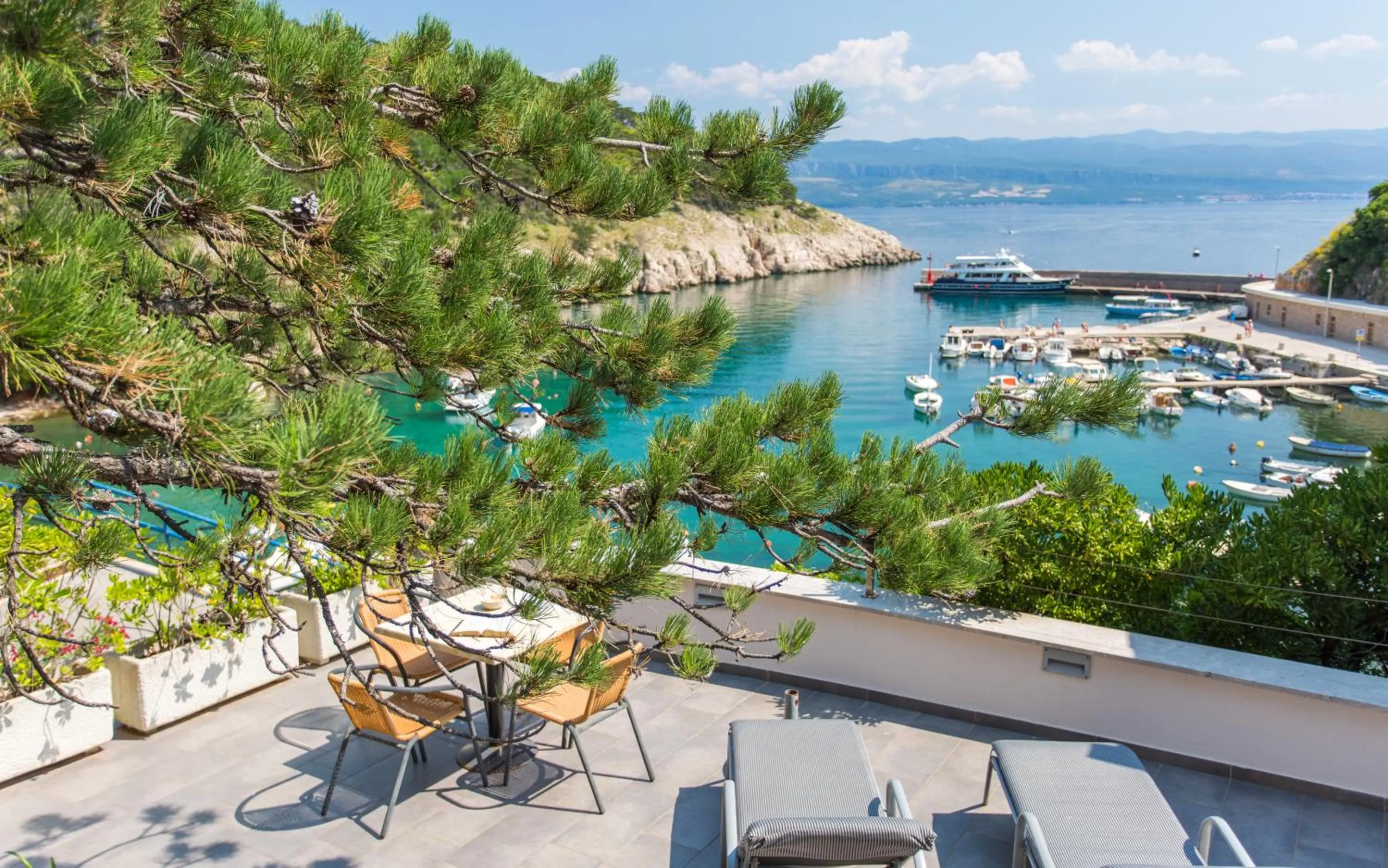 Seafront Apartment With Amazing Seaview