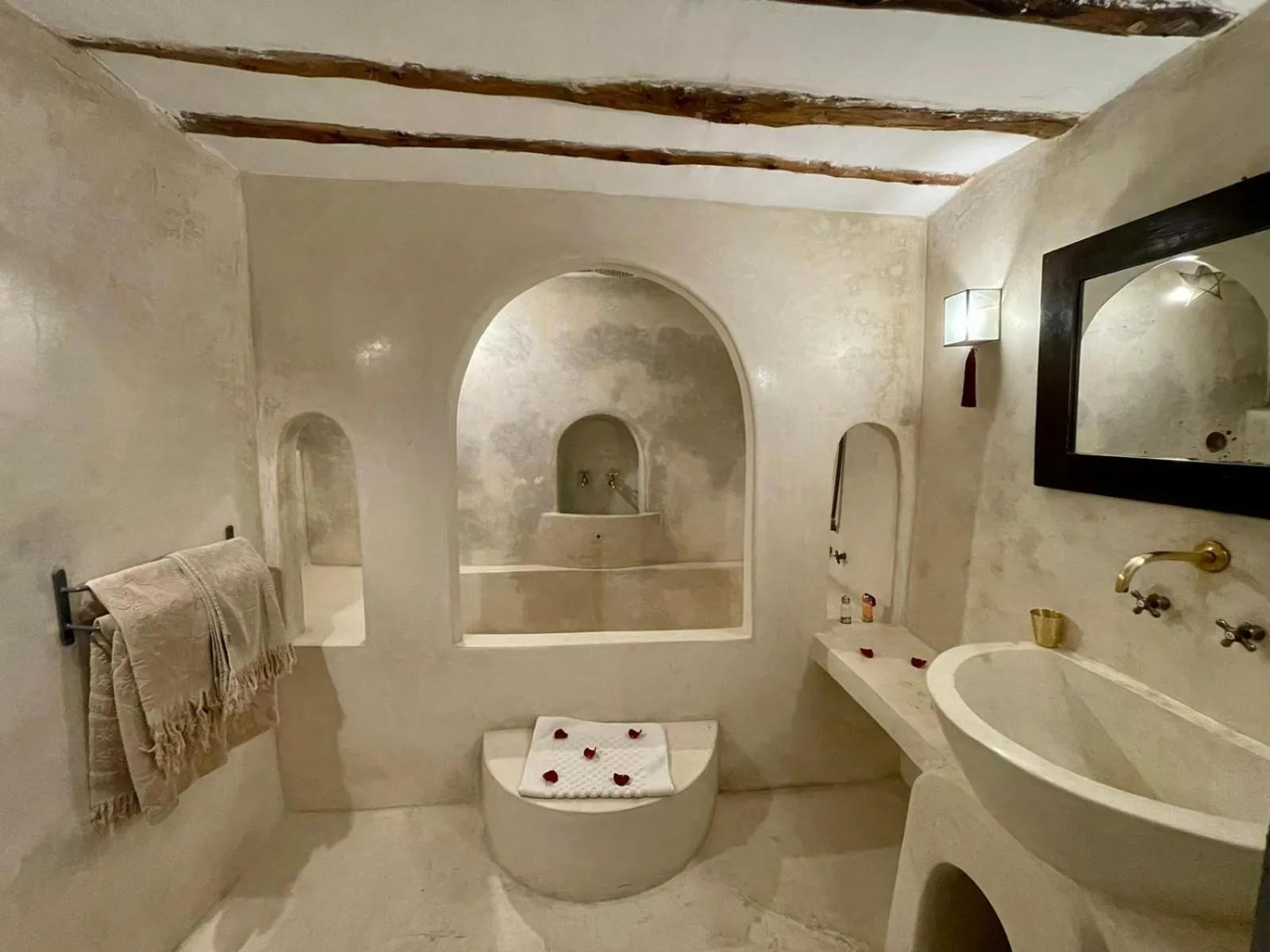 Toilet in Riad Magellan Yoga and Spa