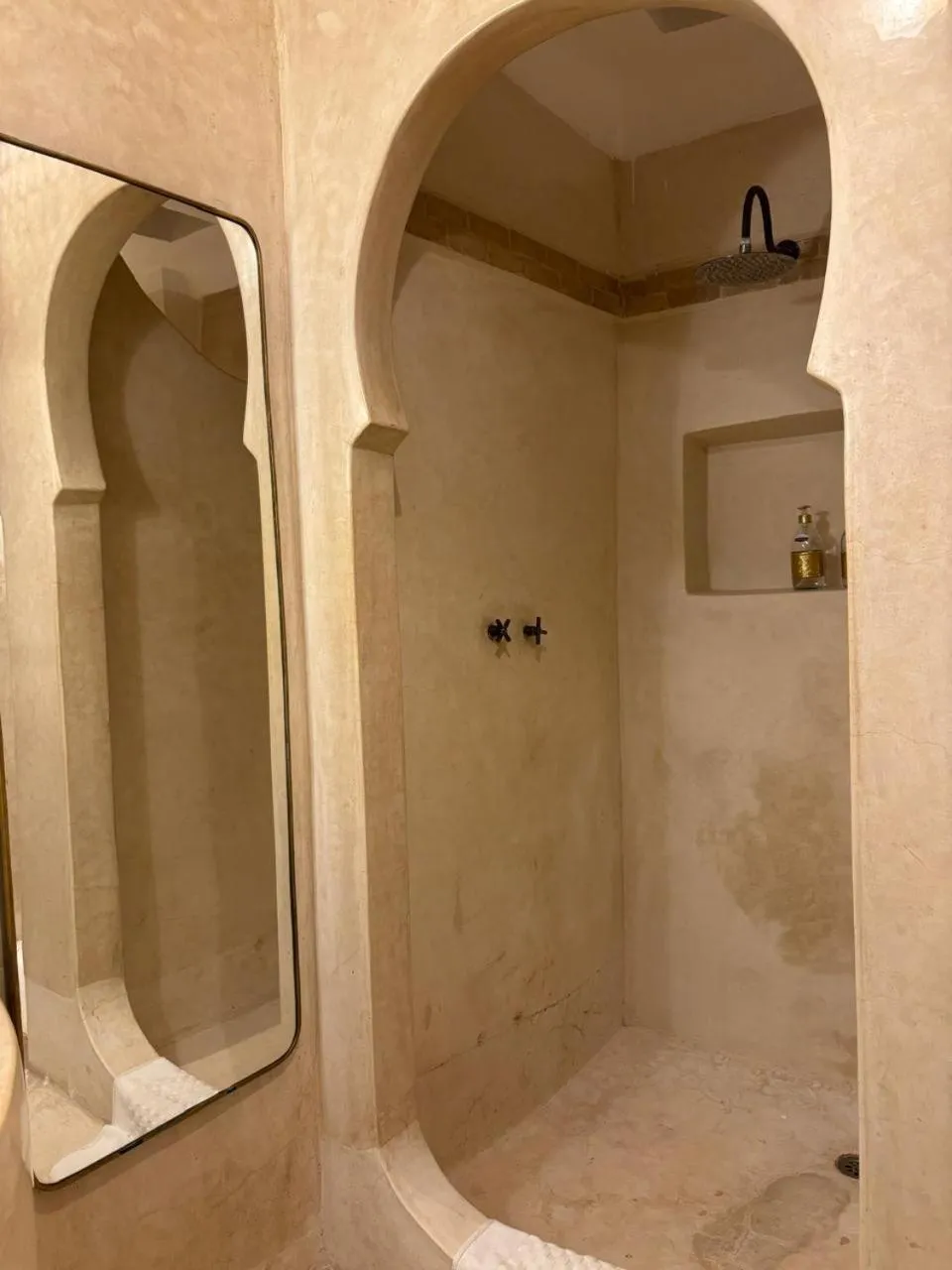 Shower in Riad Magellan Yoga and Spa