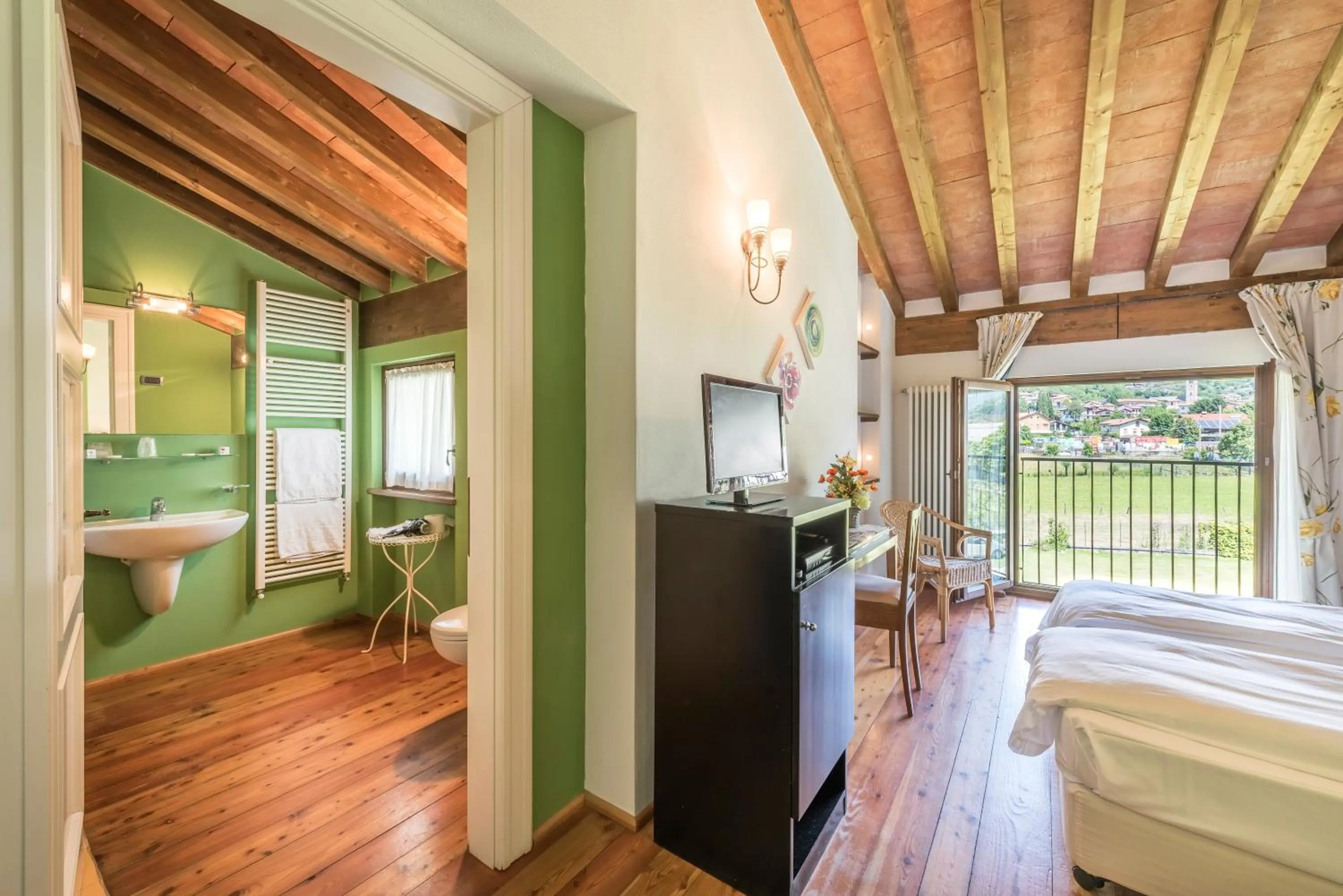 Bathroom, Bed in Agriturismo Cà Del Lago