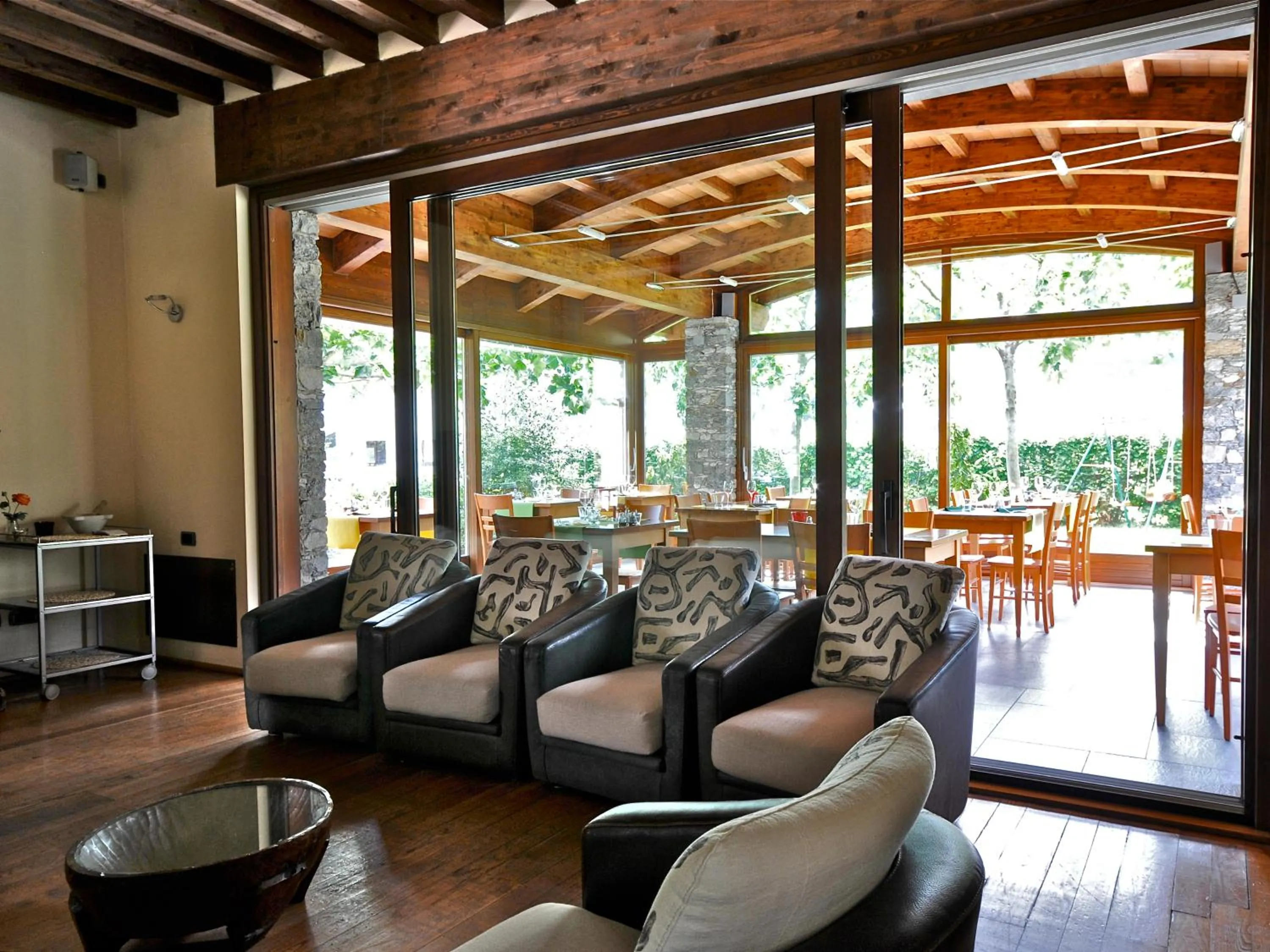 Communal lounge/ TV room in Agriturismo Cà Del Lago