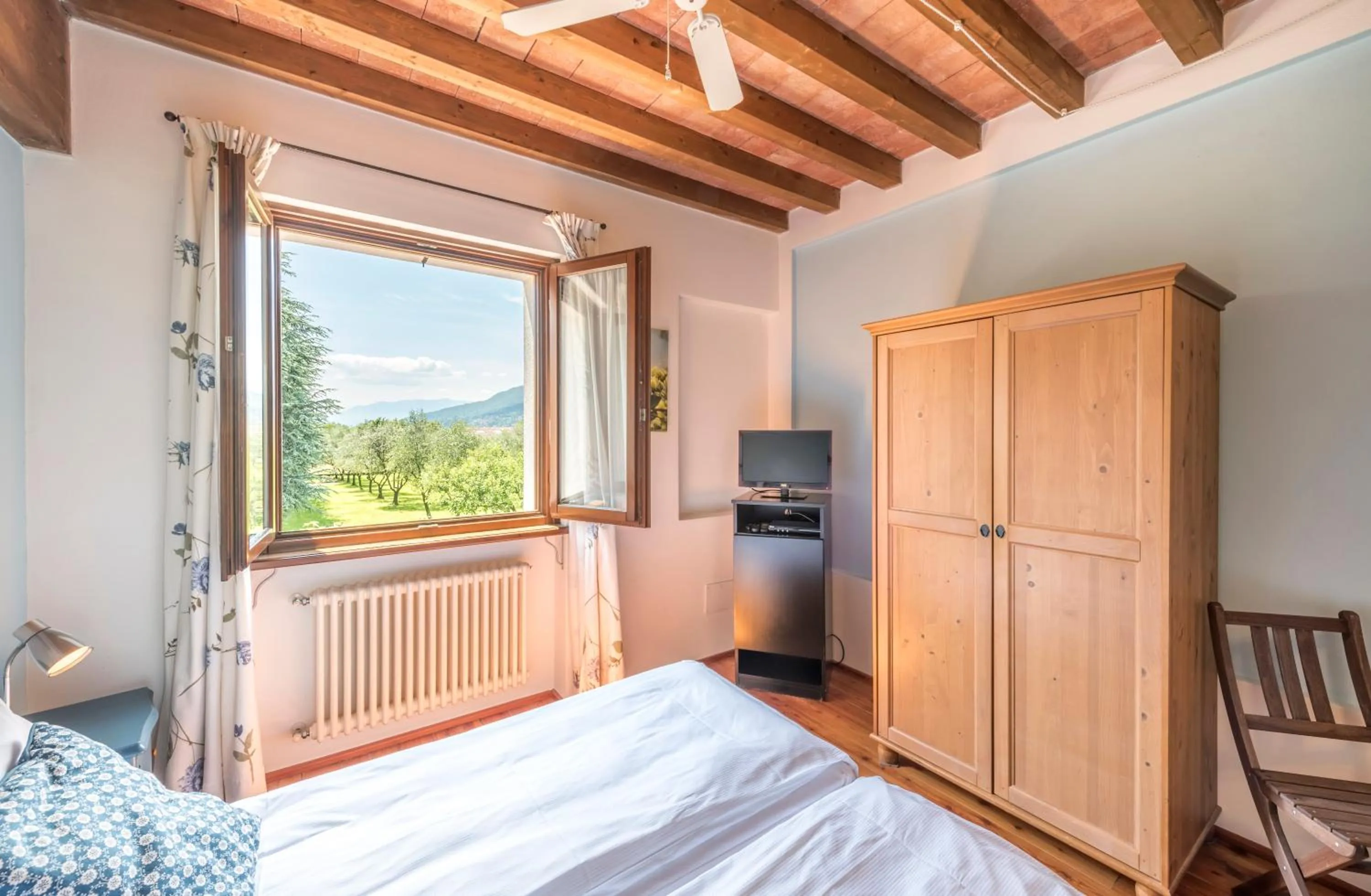 Photo of the whole room, Bed in Agriturismo Cà Del Lago