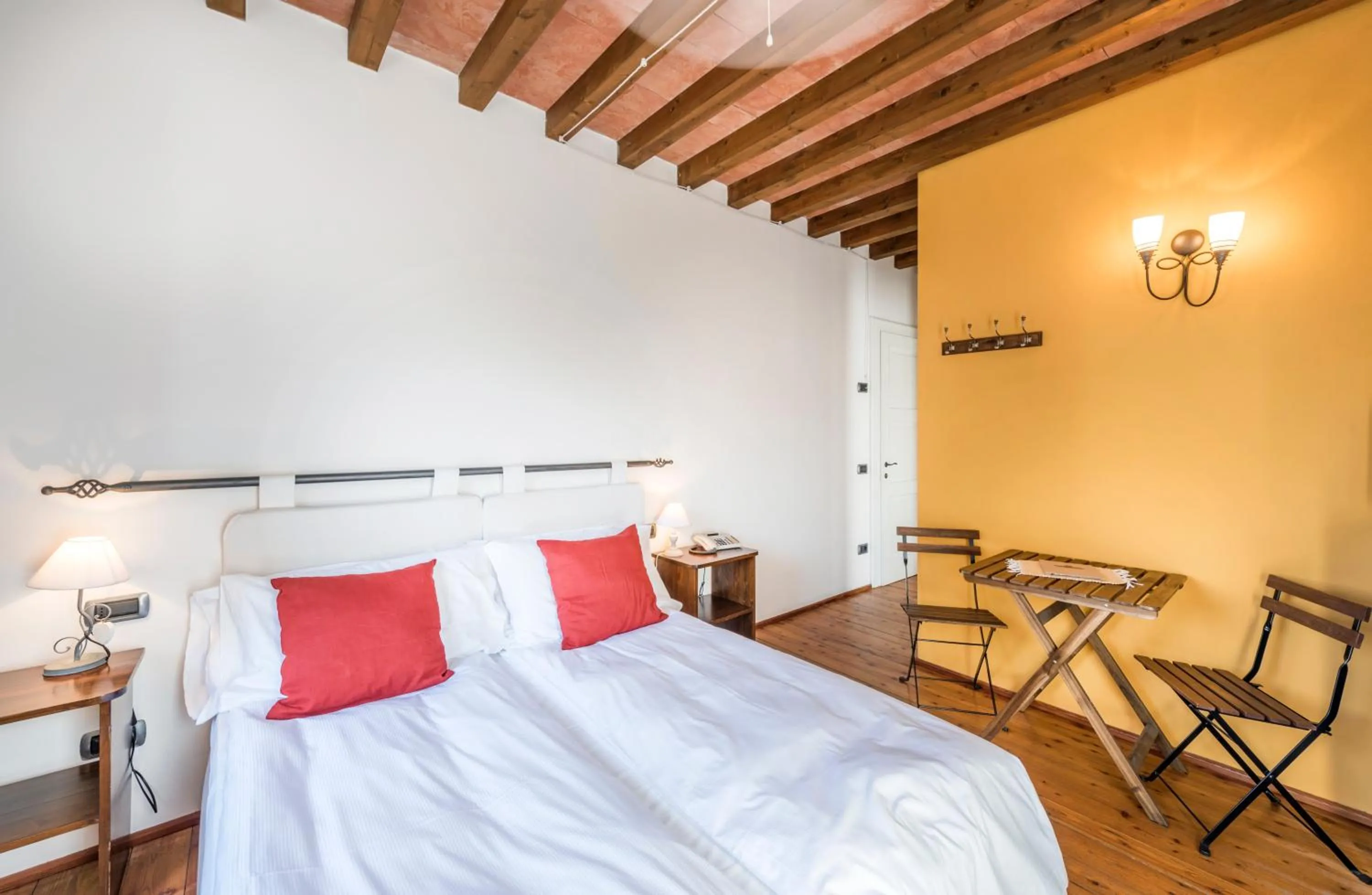 Bedroom, Bed in Agriturismo Cà Del Lago