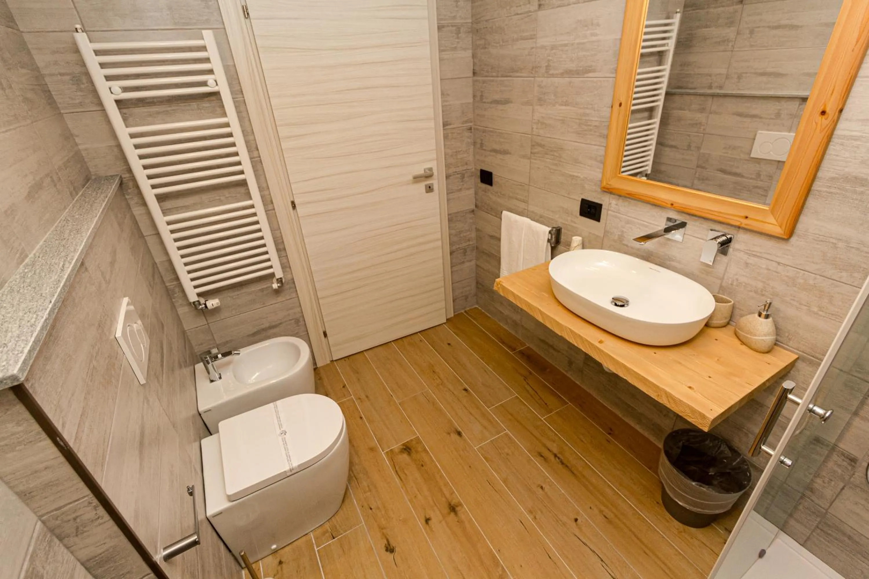 Shower in Hotel Al Foiron