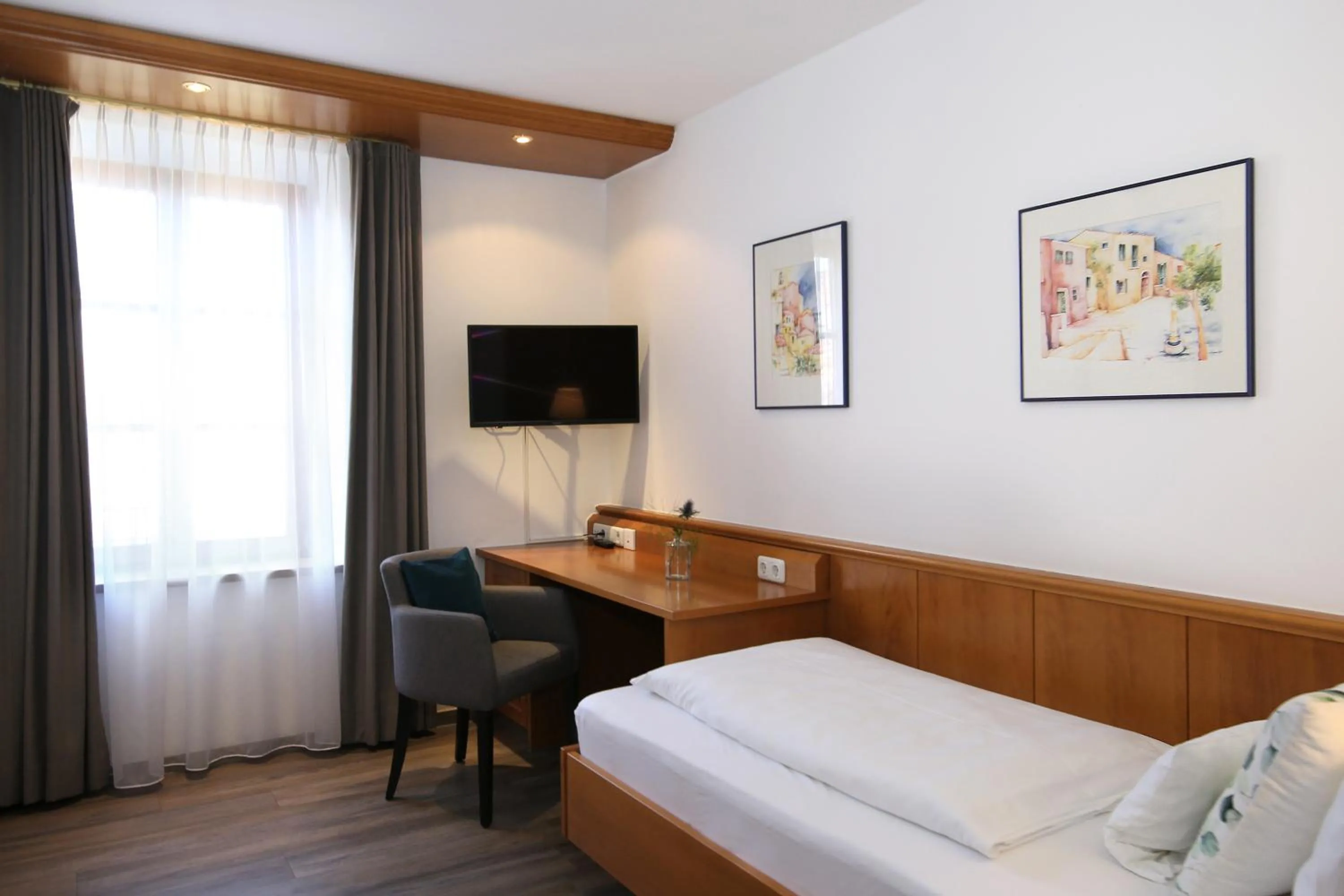 TV and multimedia, Bed in Gasthof zur Post Oberwirt