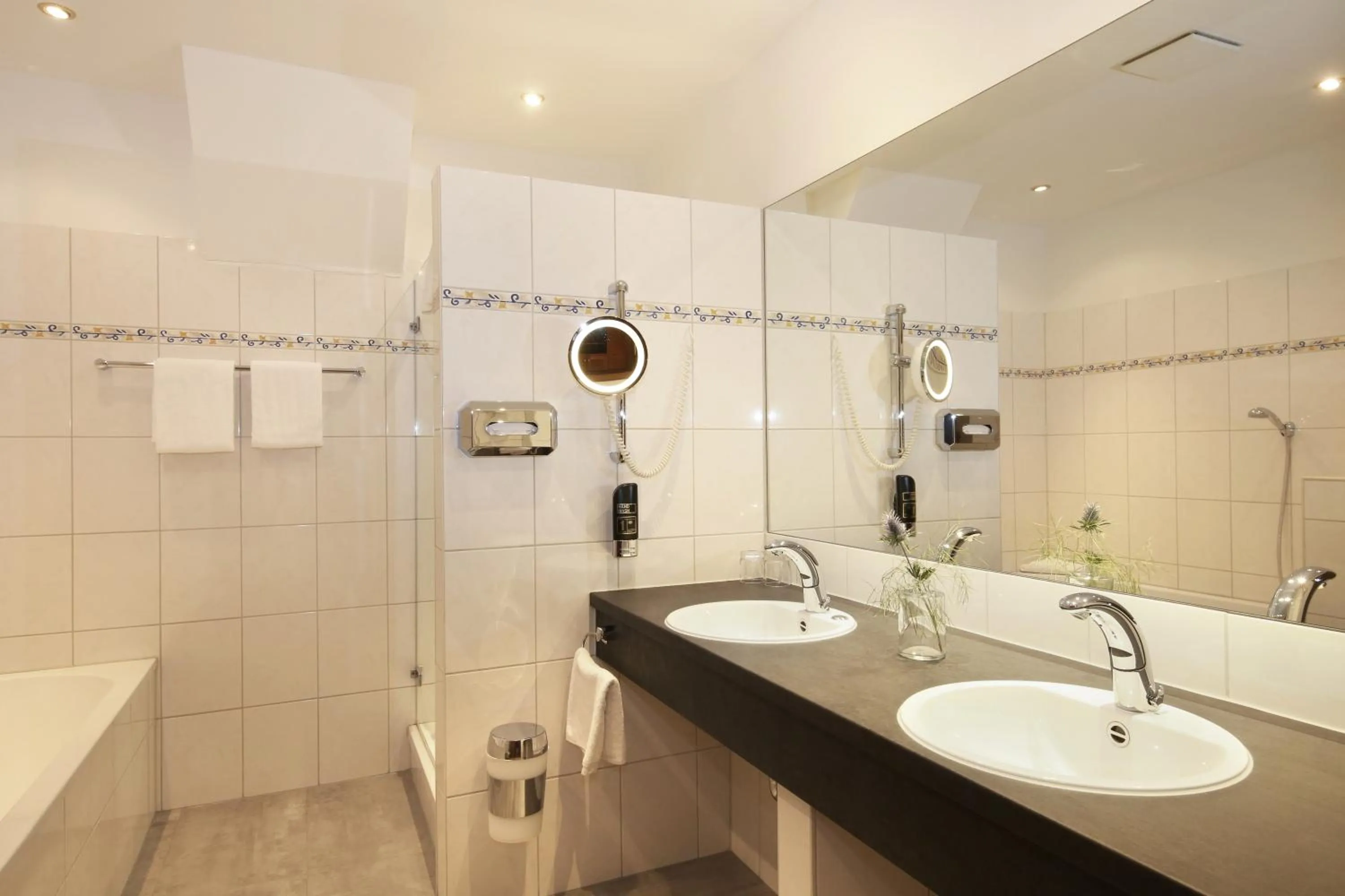 Shower in Gasthof zur Post Oberwirt