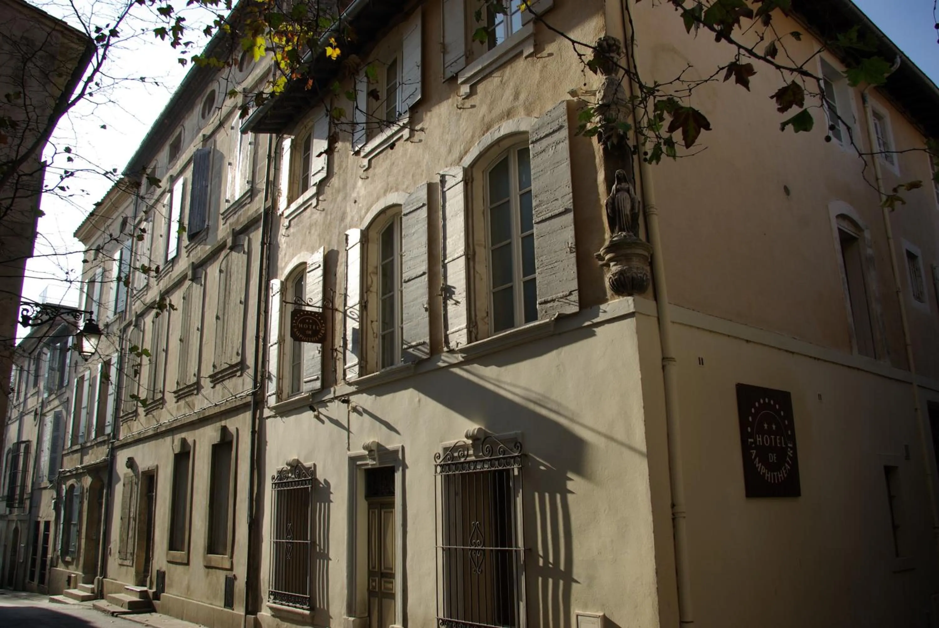 Facade/entrance in Hôtel Amphithéâtre