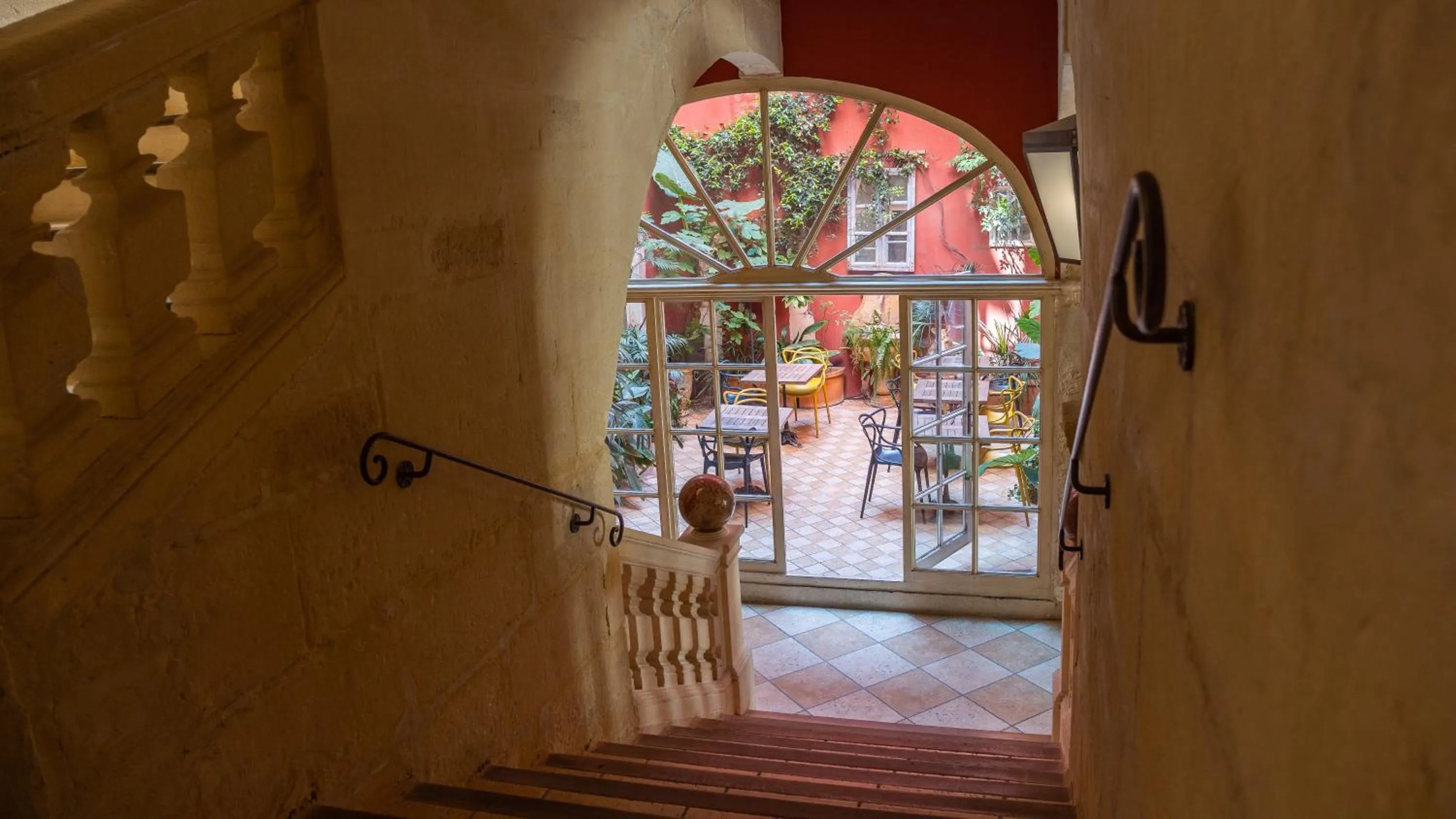 Property building in Hôtel Amphithéâtre