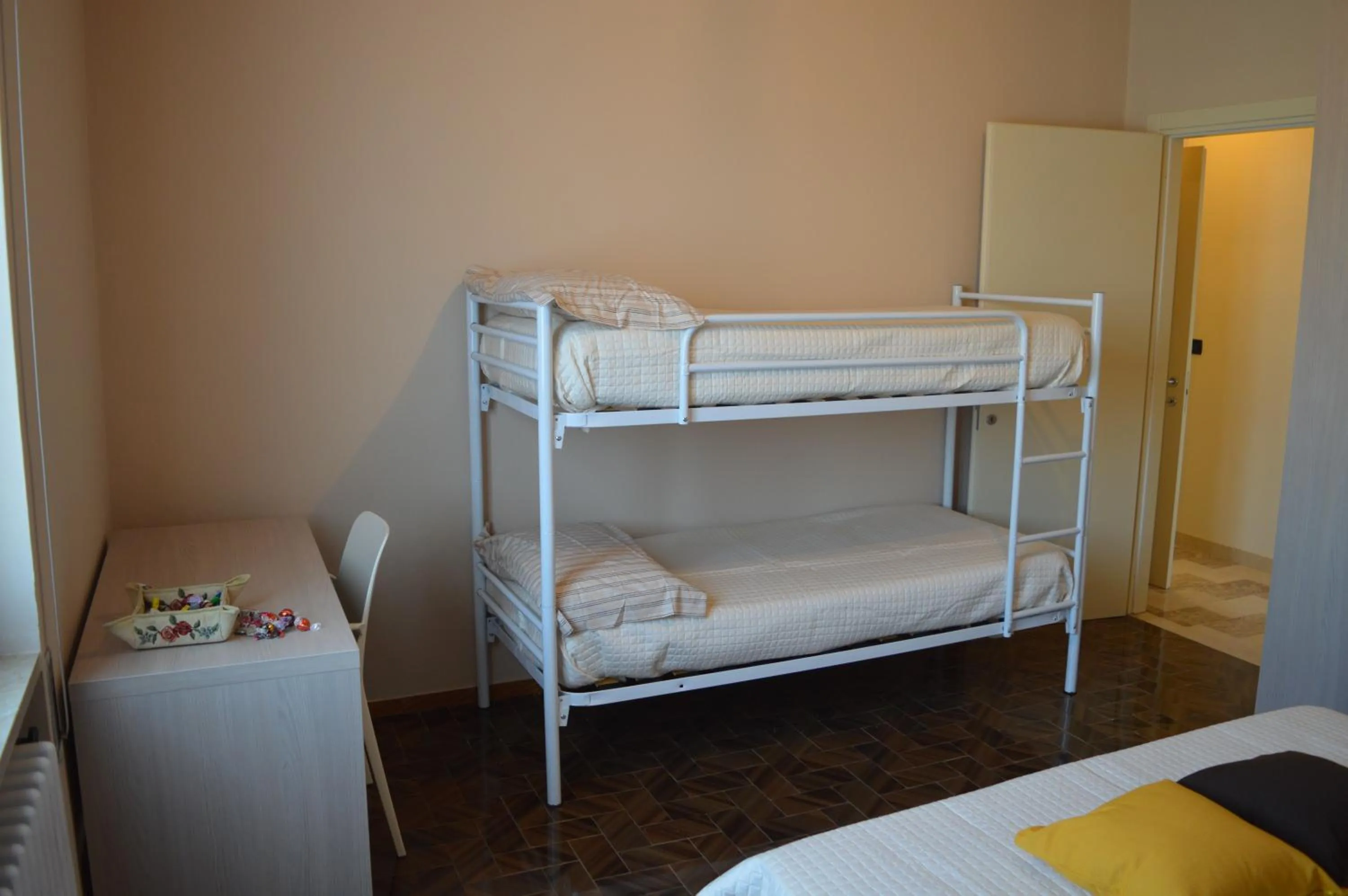 bunk bed, Bed in The Swan B&B