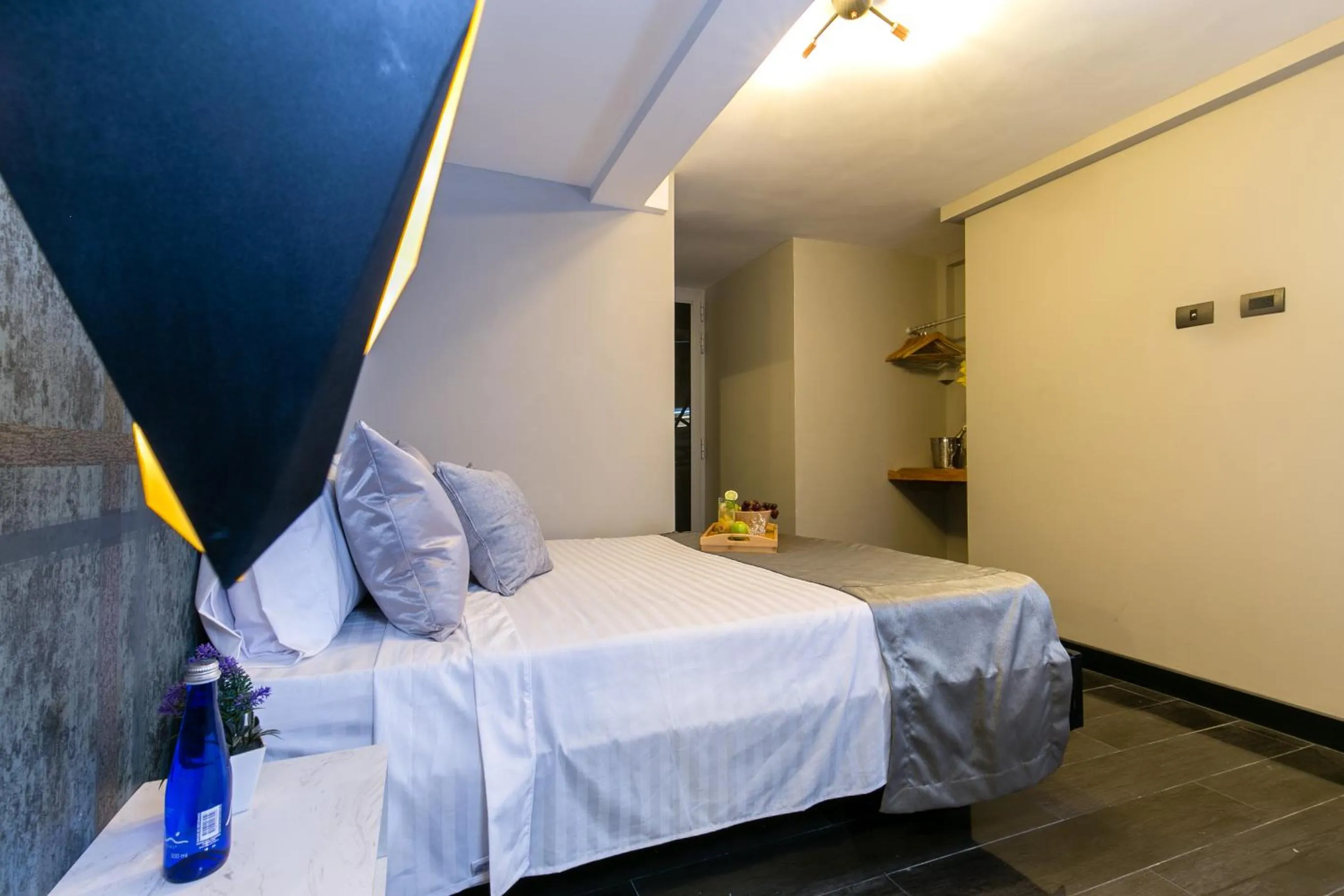 Bed in Provenza Lofts