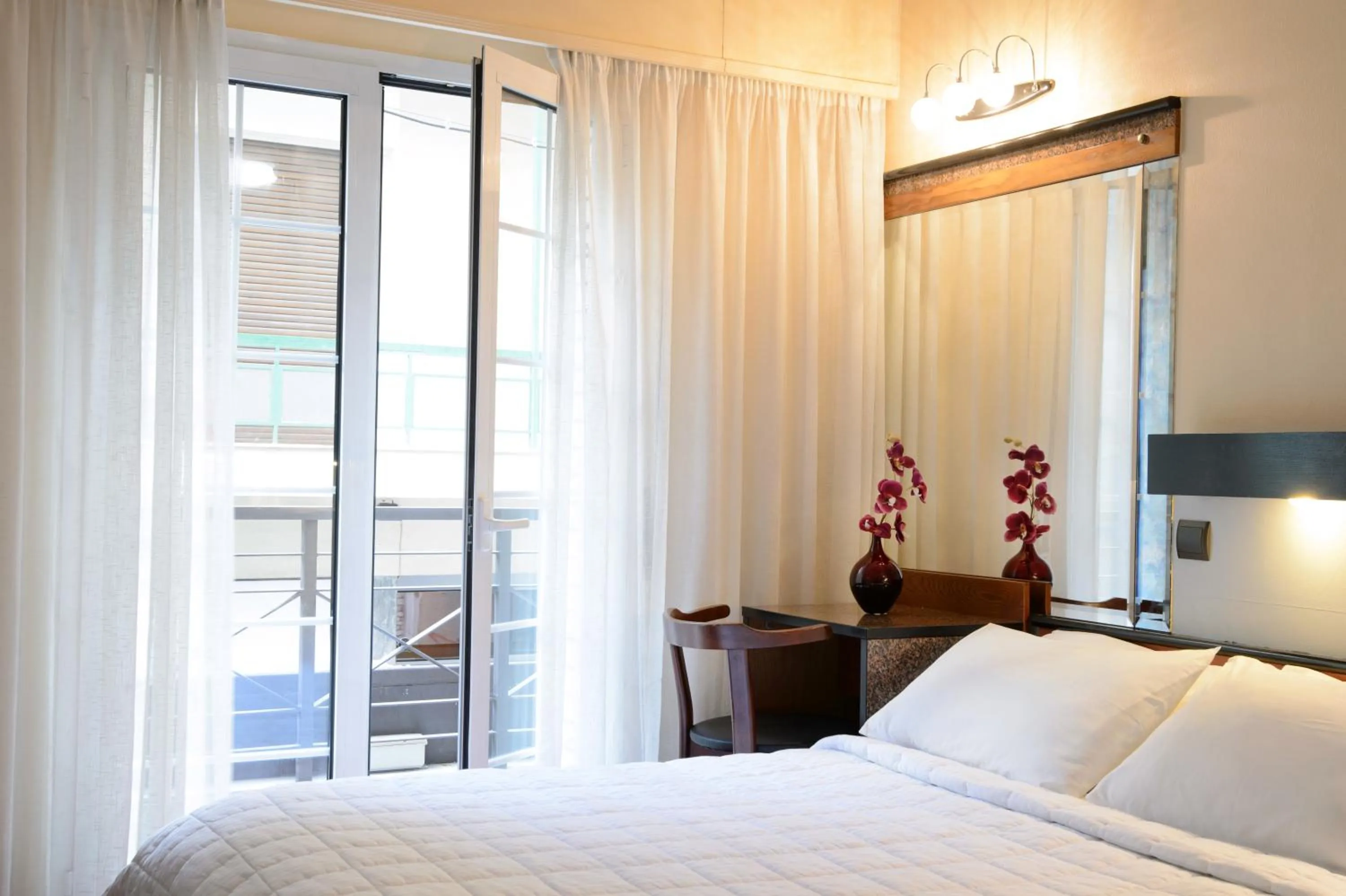 Bed in Victory Inn Hotel