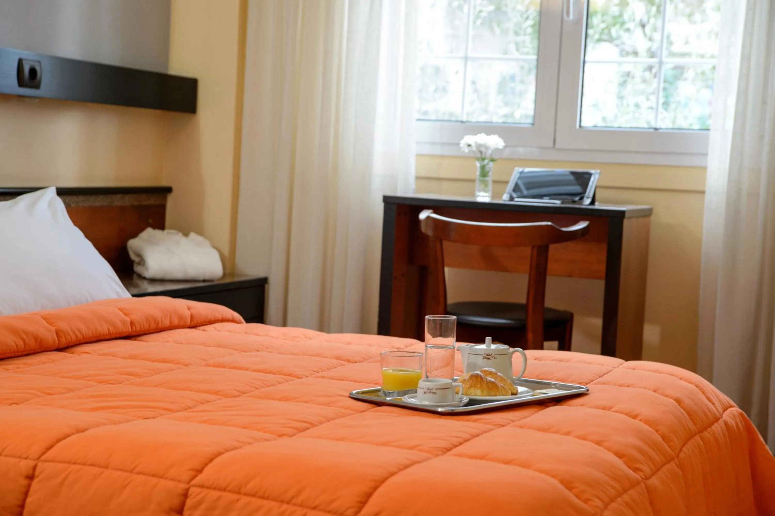 Bed in Victory Inn Hotel